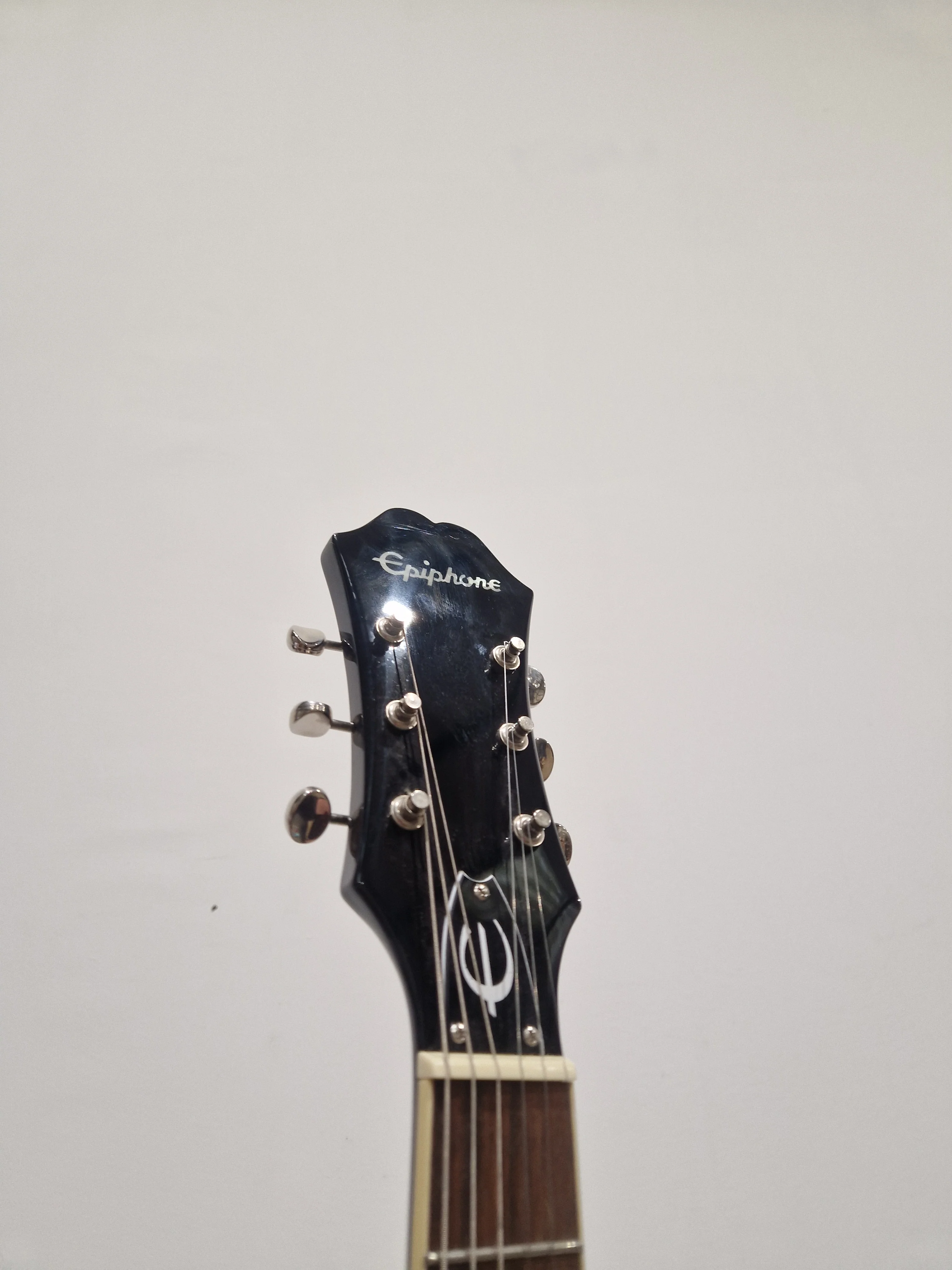 Epiphone Casino Reissue - Semi-Hollow Electric Guitar, Vintage Sunburst - Excellent, Refurbished - Image 3
