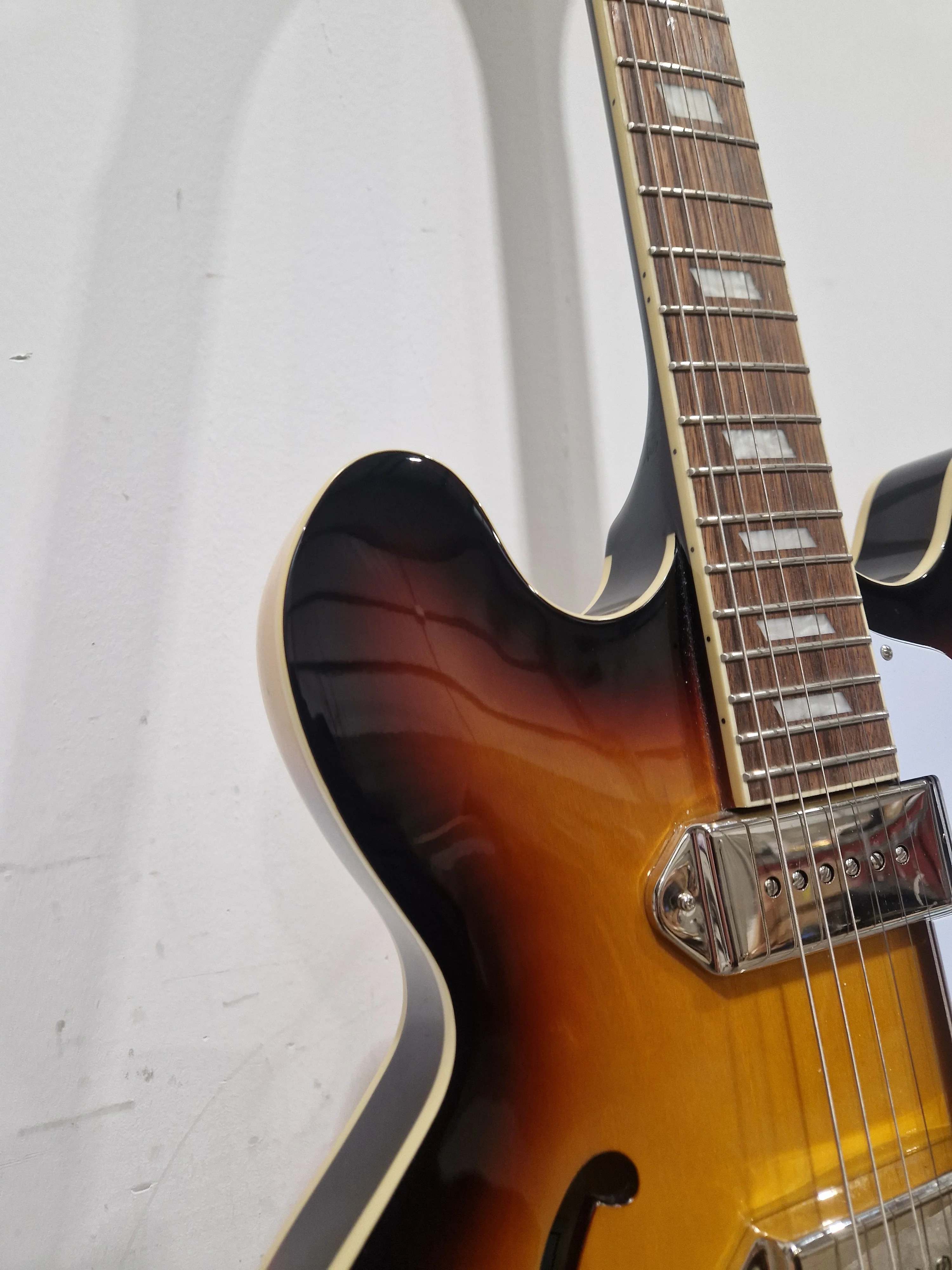 Epiphone Casino Reissue - Semi-Hollow Electric Guitar, Vintage Sunburst - Excellent, Refurbished - Image 7