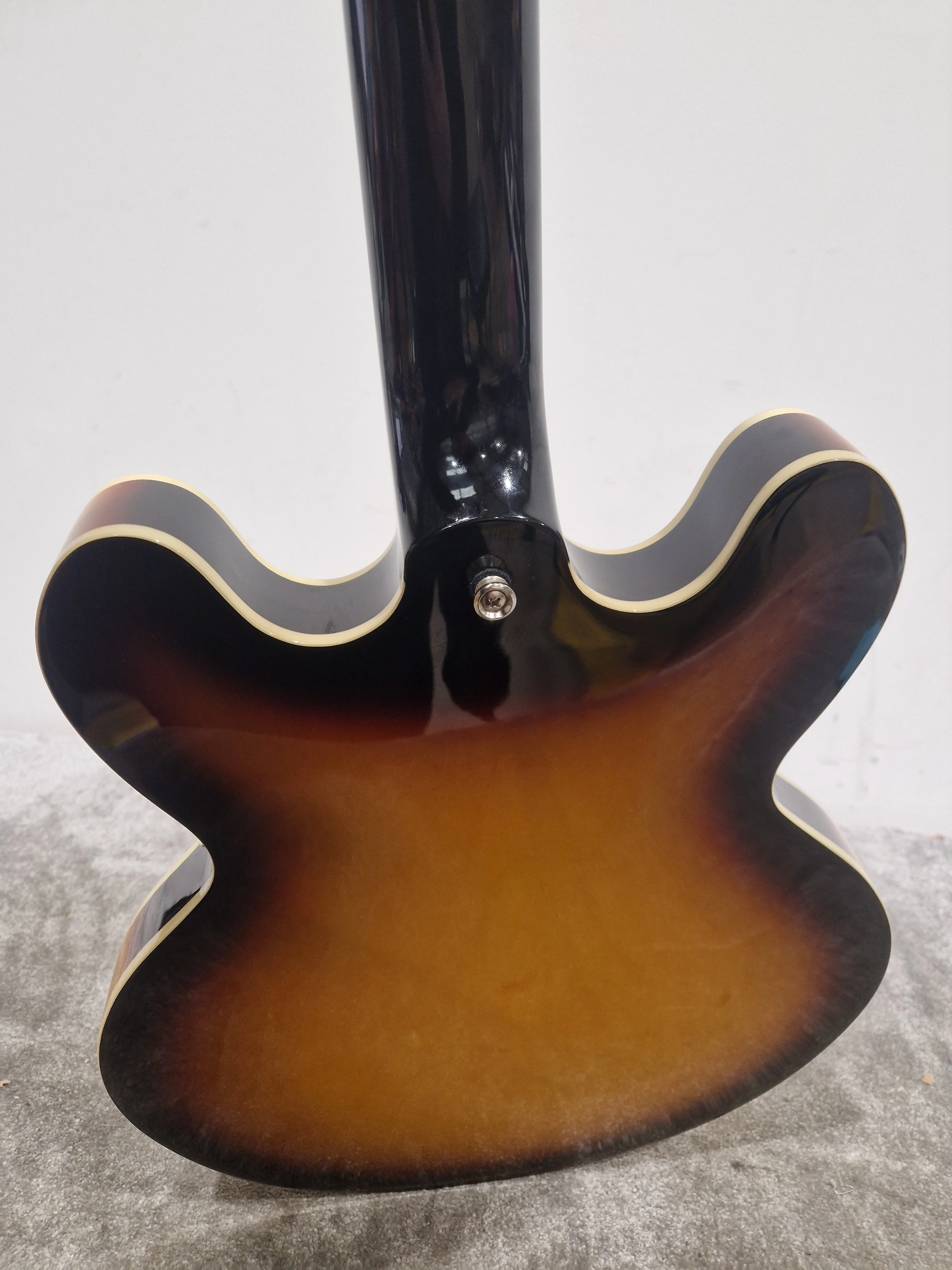 Epiphone Casino Reissue - Semi-Hollow Electric Guitar, Vintage Sunburst - Excellent, Refurbished - Image 9