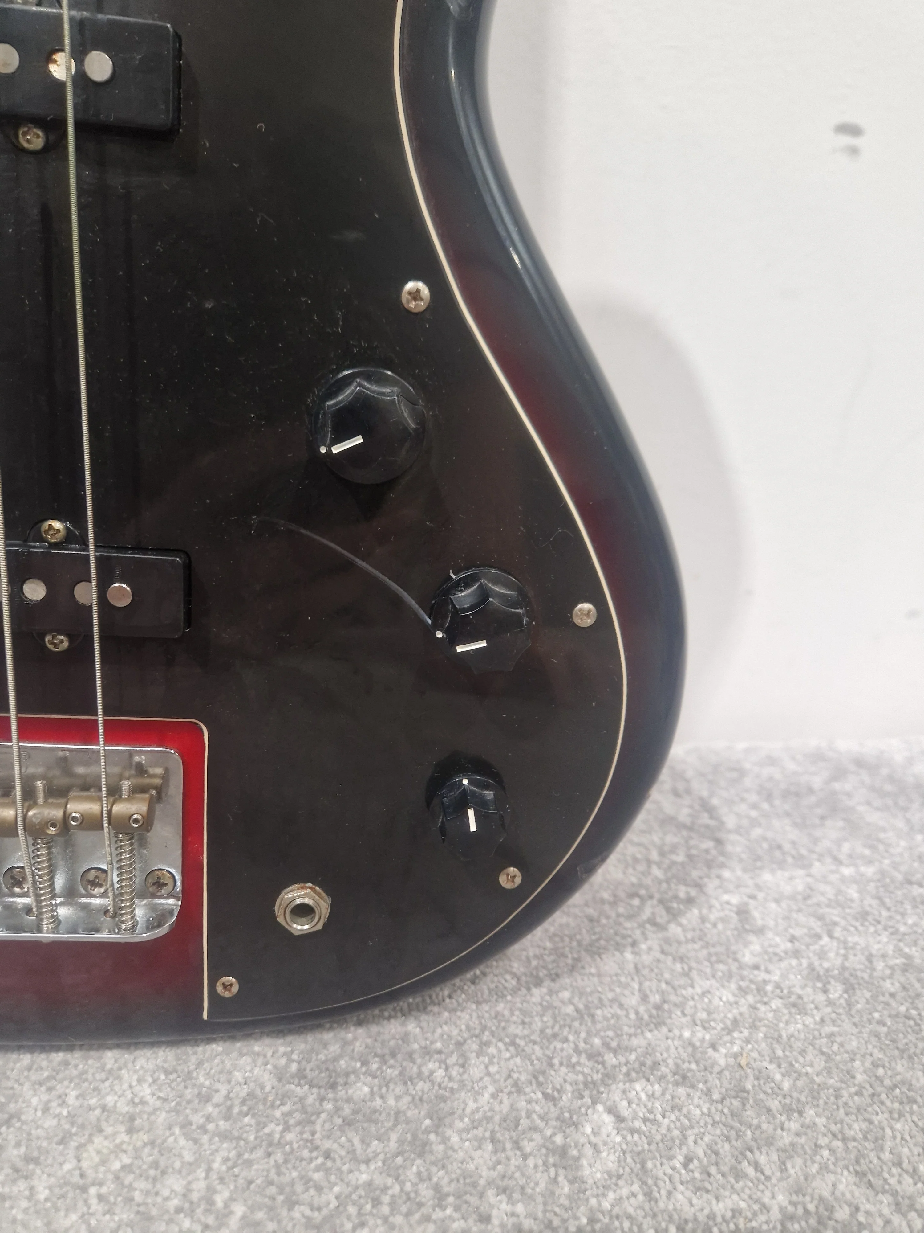 Italia 5 String Bass - 5 String Design, Maple Body - Very Good - Image 3