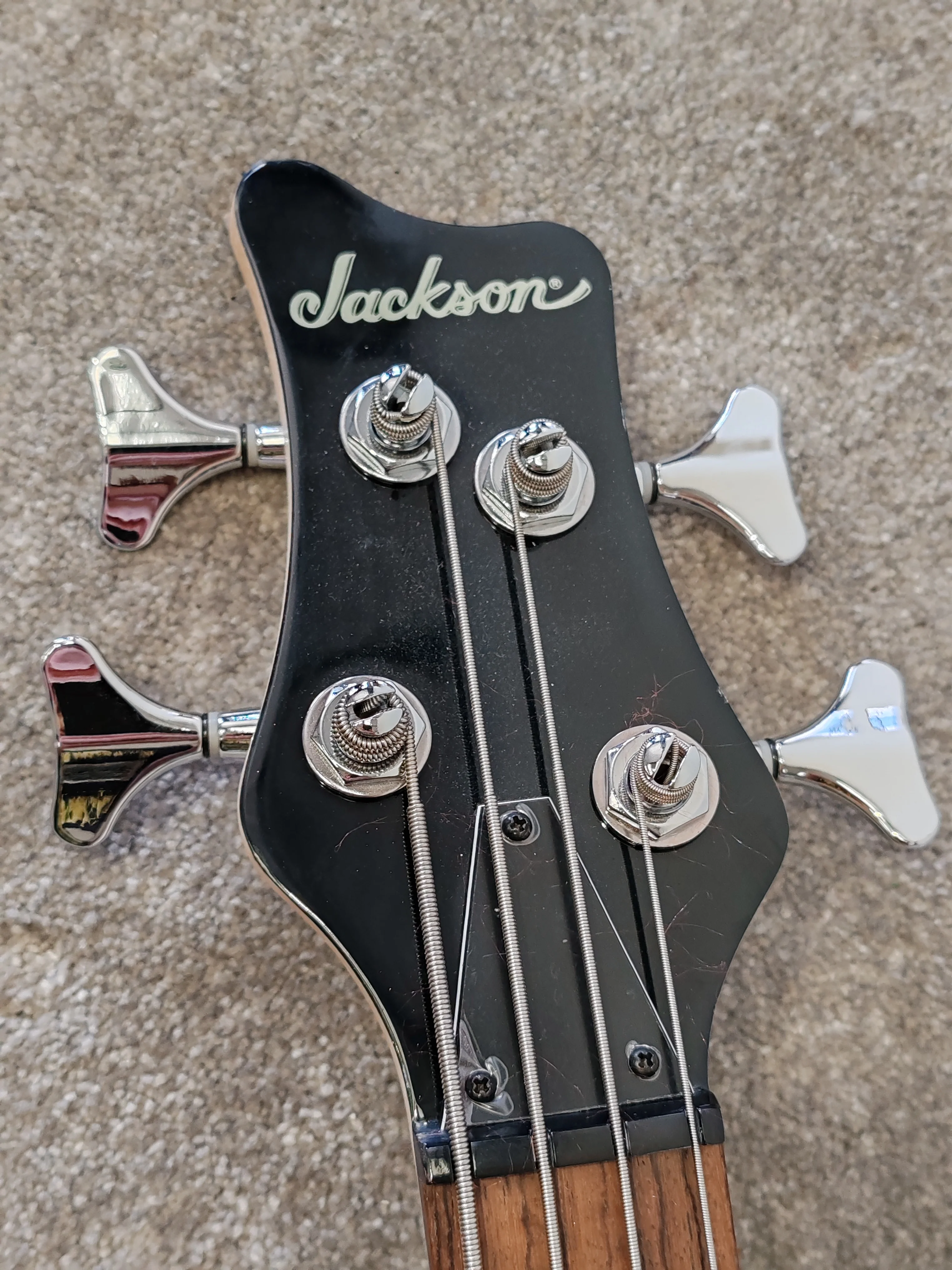 Jackson Concert C20 4 String Bass Guitar with Official Soft Case – Excellent Condition - Image 4