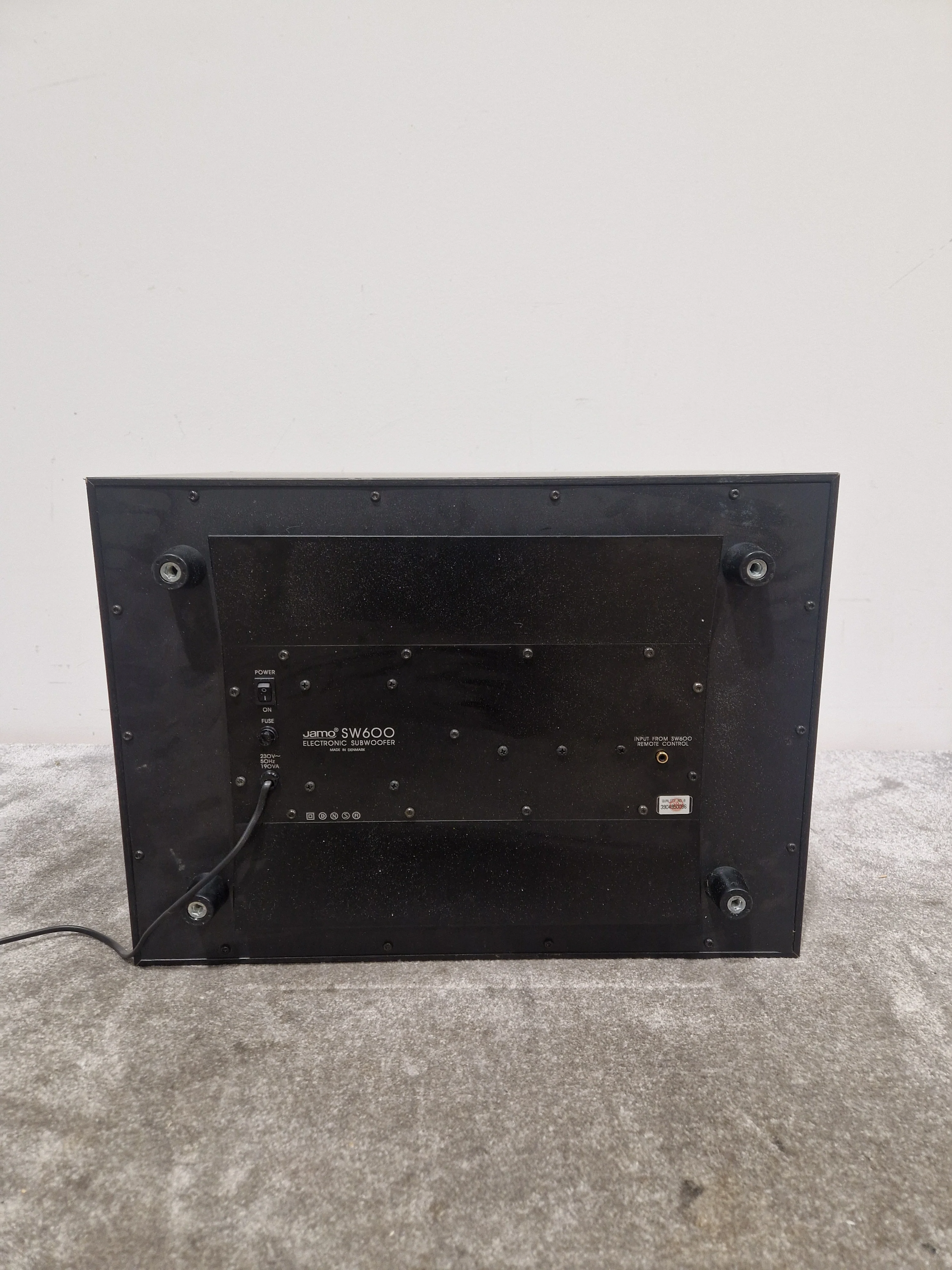 Jamo SW600 Black Subwoofer - Enhanced Bass Response - Very Good w/ Original Box & Control hub - Image 12
