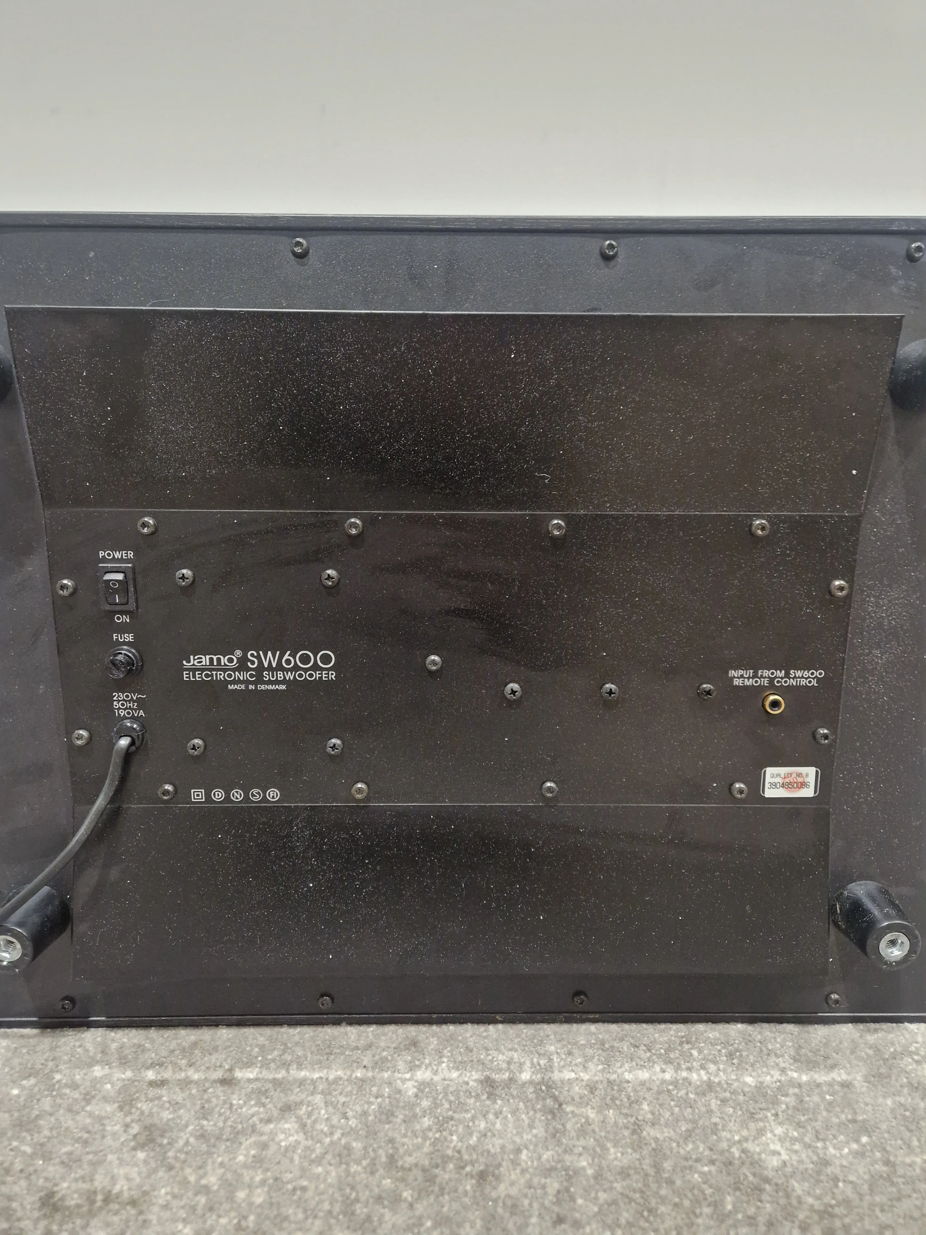 Jamo SW600 Black Subwoofer - Enhanced Bass Response - Very Good w/ Original Box & Control hub - Image 13