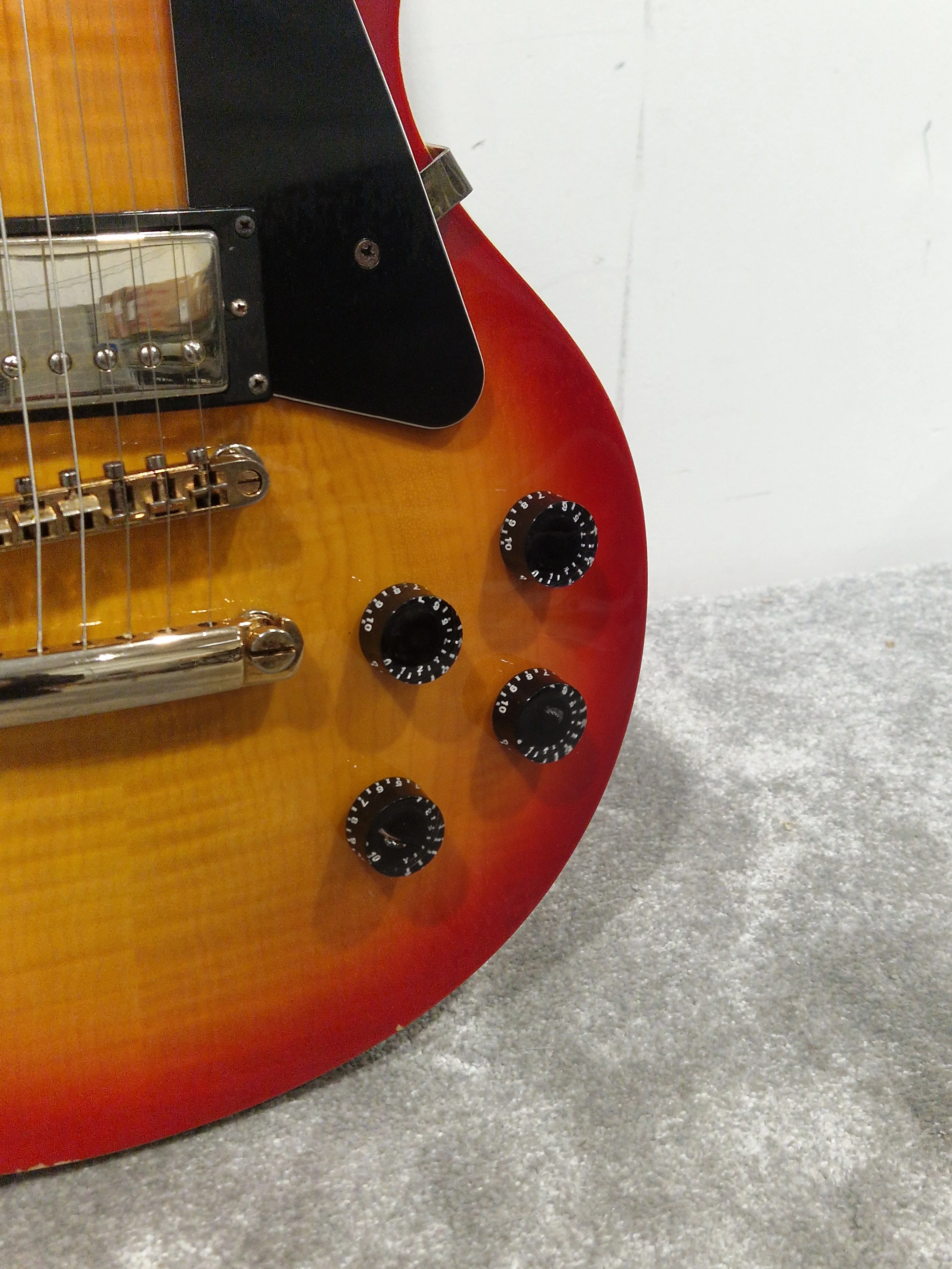 Jim Deacon Gibson Style Sunburst - Solid Body Electric Guitar - Very Good - Image 6