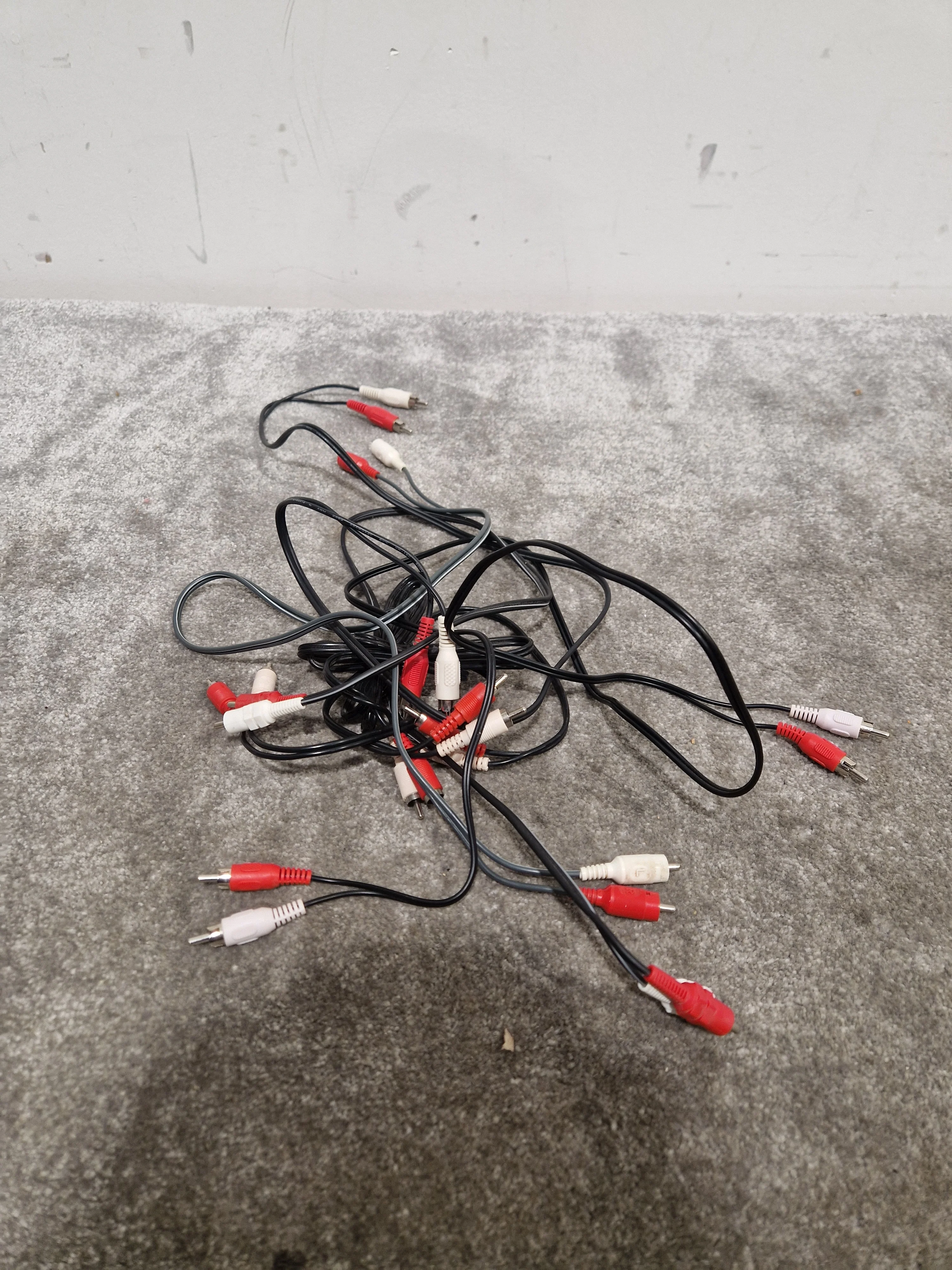Job-Lot OF RCA Cables - X6 – RCA Cable - Excellent - Image 2