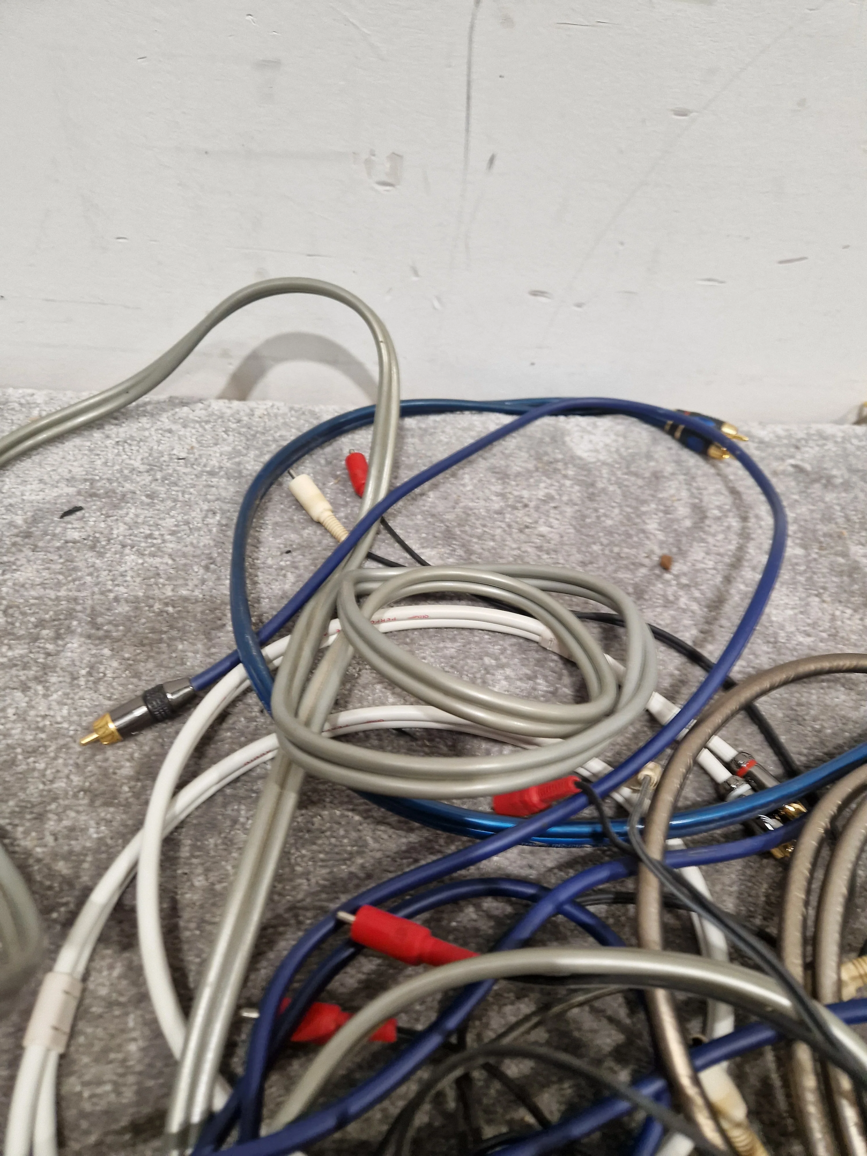 Job-Lot OF RCA Cables - X9 – RCA Cable - Good - Image 7