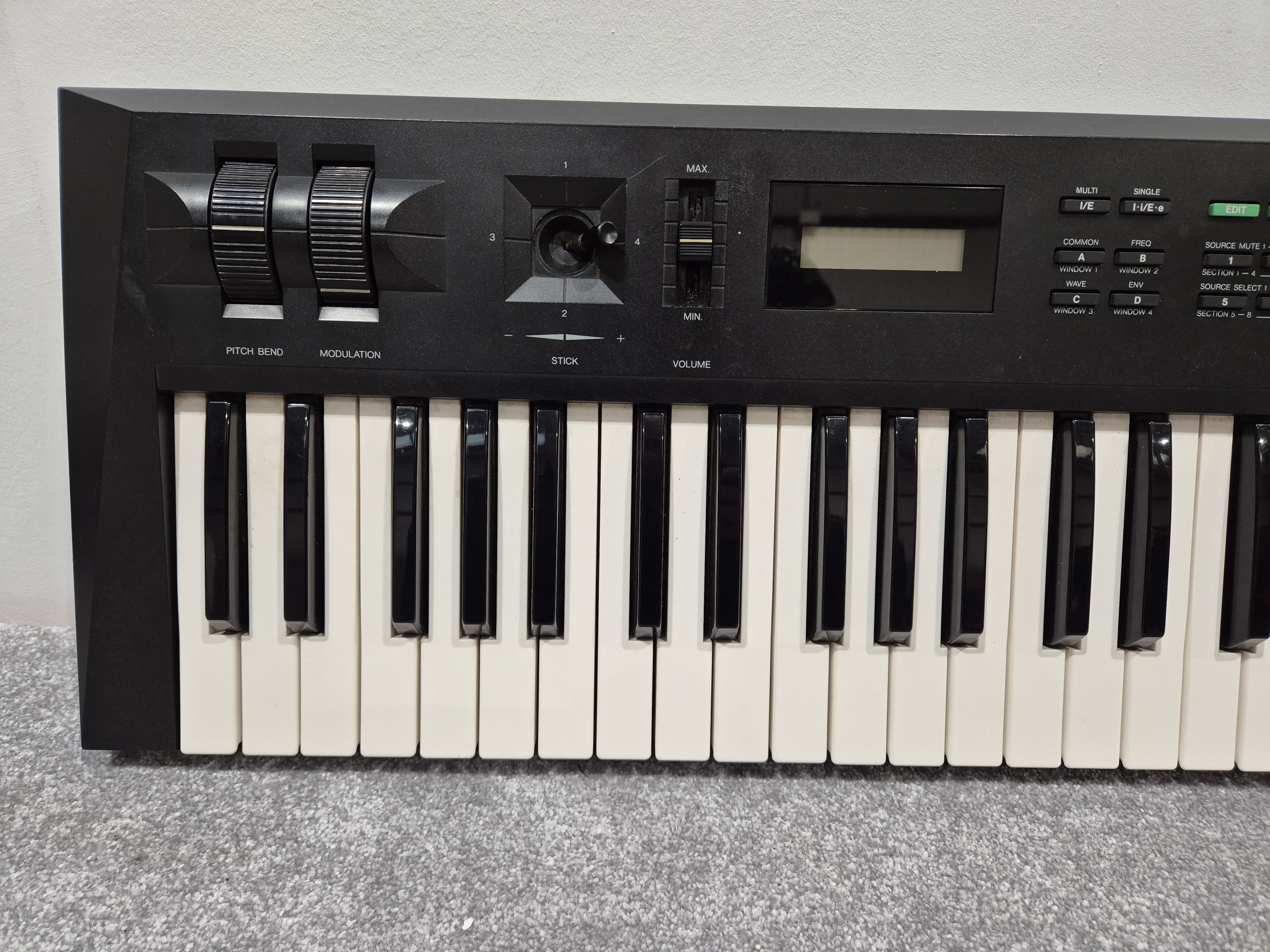 Kawai K1 Digital Keyboard - 61 Keys, Advanced FM Synthesis - Excellent w/ Hard Case - Image 4