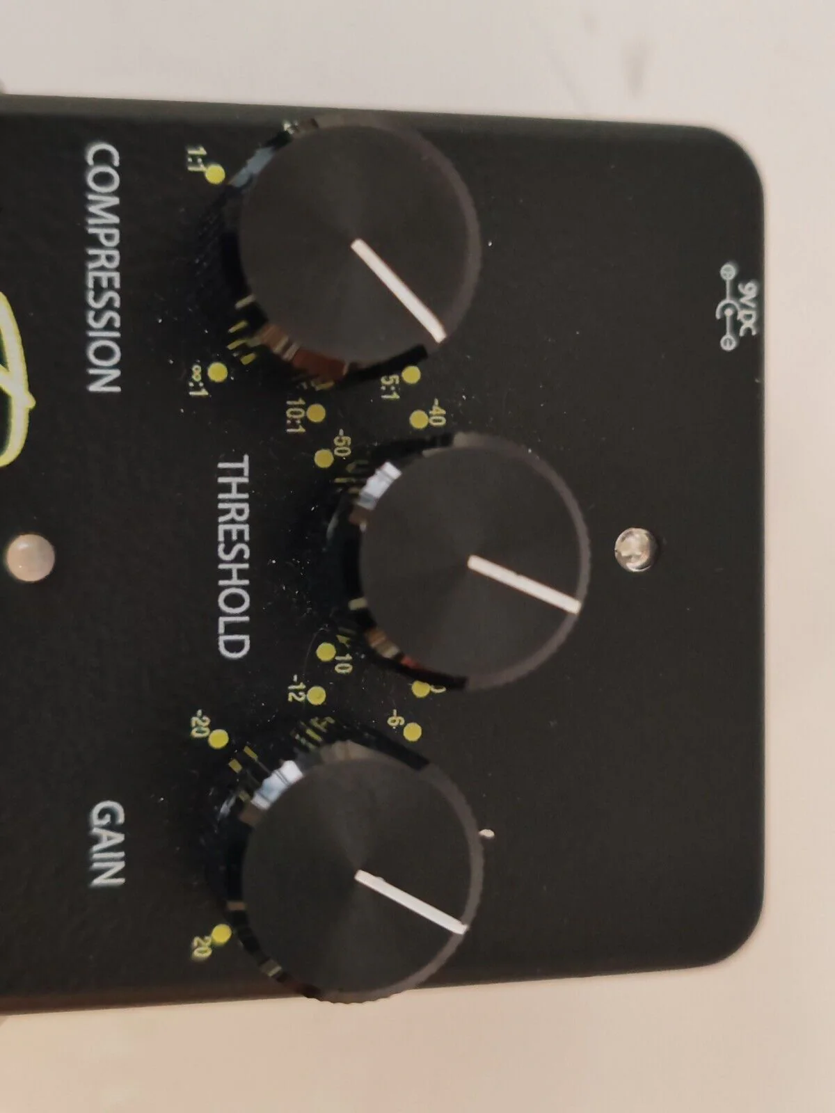 Keeley Bassist Compressor and Limiting Amplifier Bass Guitar Effect Pedal - Image 4