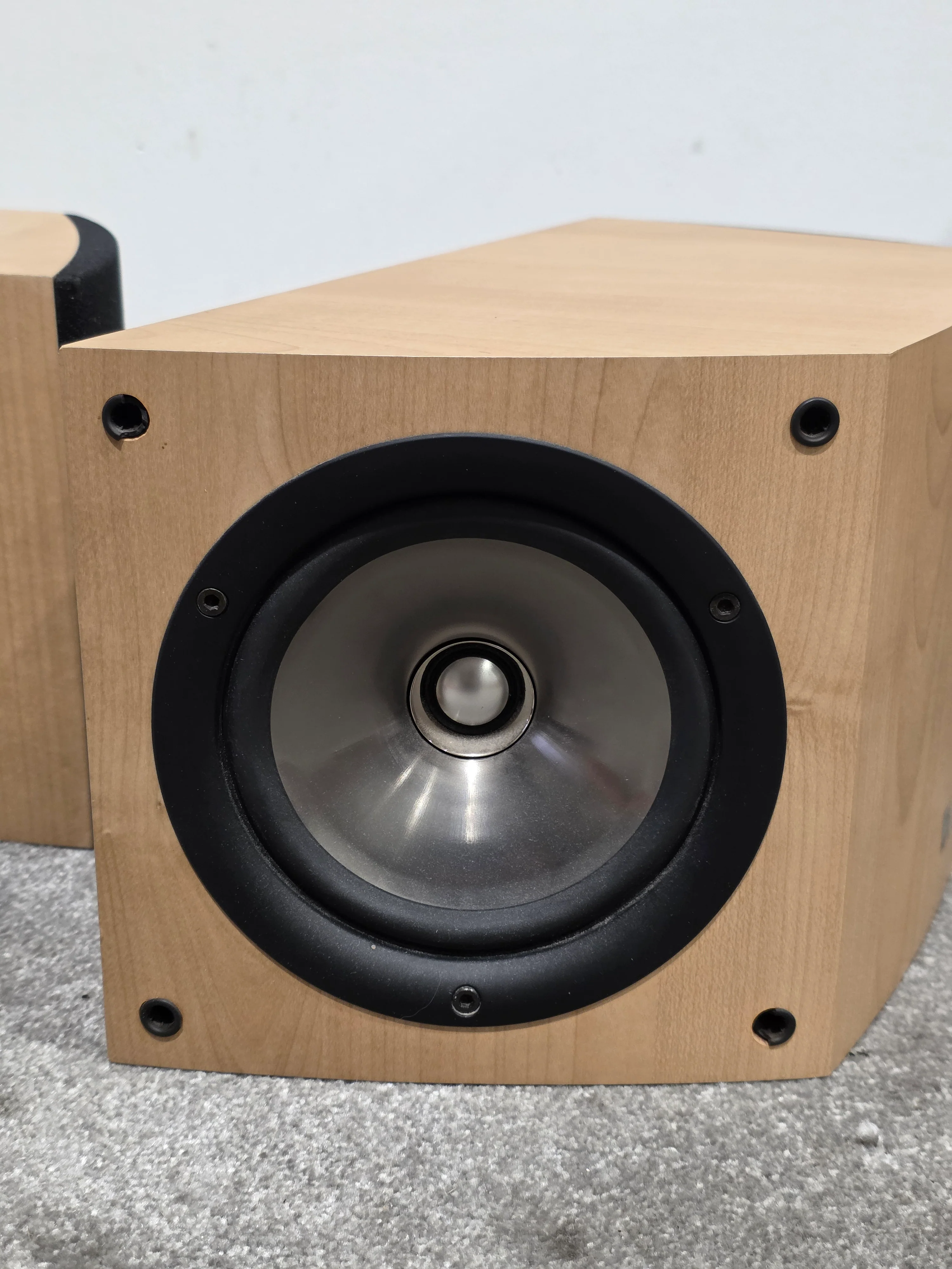 KEF iQ8ds - Pair of Speakers - Light Wood/Maple - Excellent w/ Original Box - Image 7