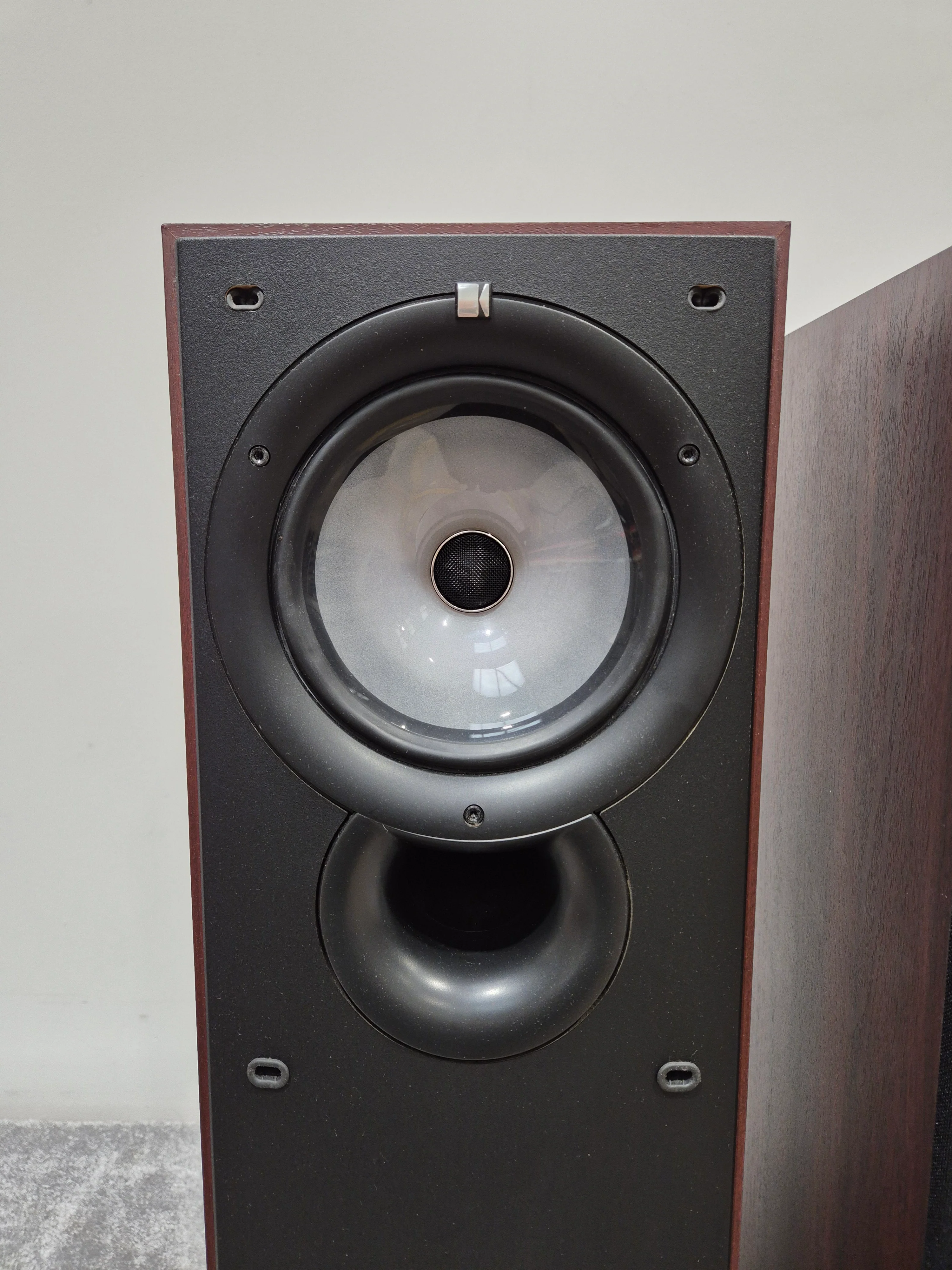 KEF Q35 - Two-Way Coaxial Speaker System - Image 3