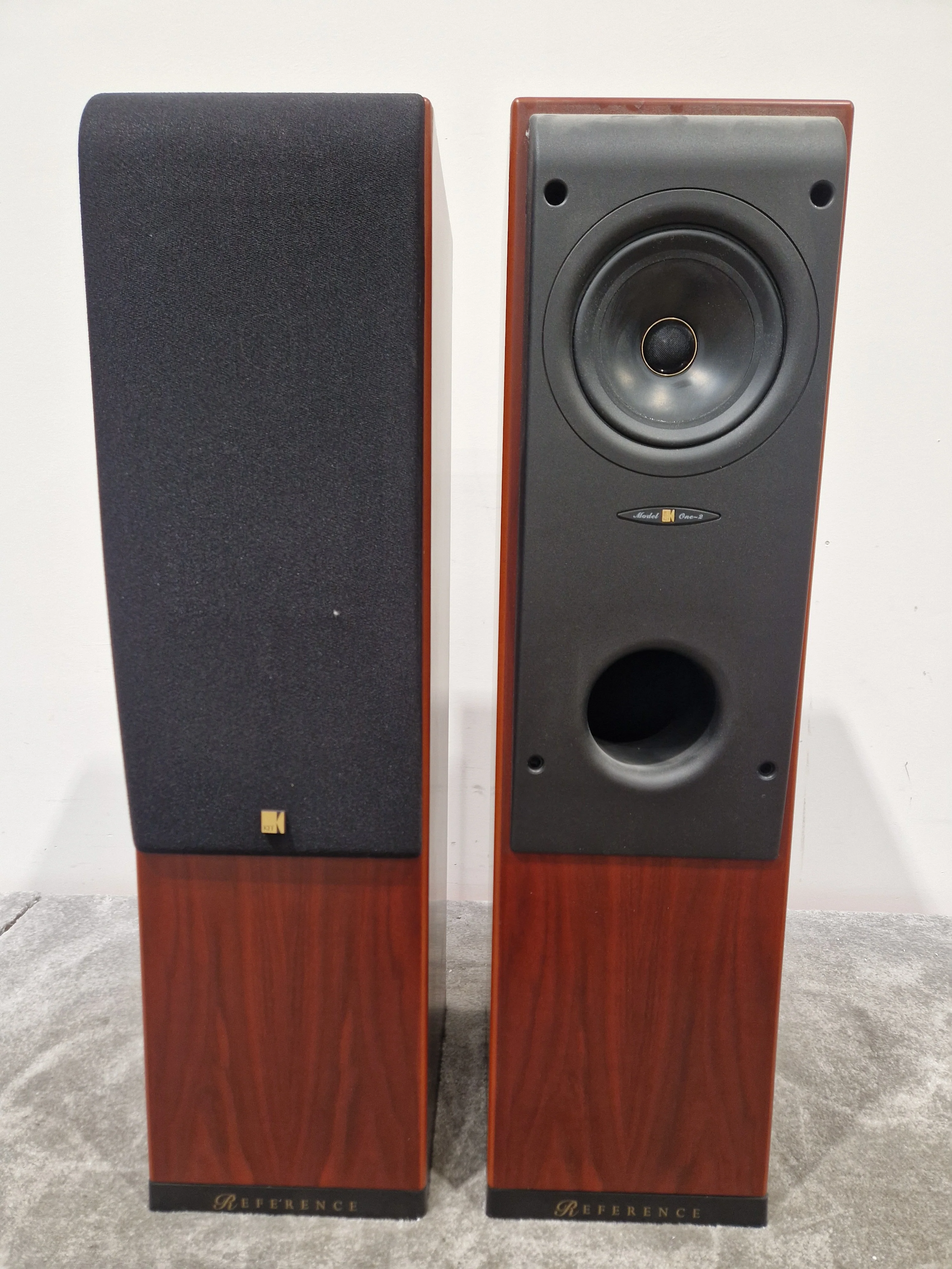 Pair of KEF Reference Series Model One ~ Two High-Fidelity Speakers, Uni-Q Driver Array - Excellent w/ Feet for speaker - Image 5