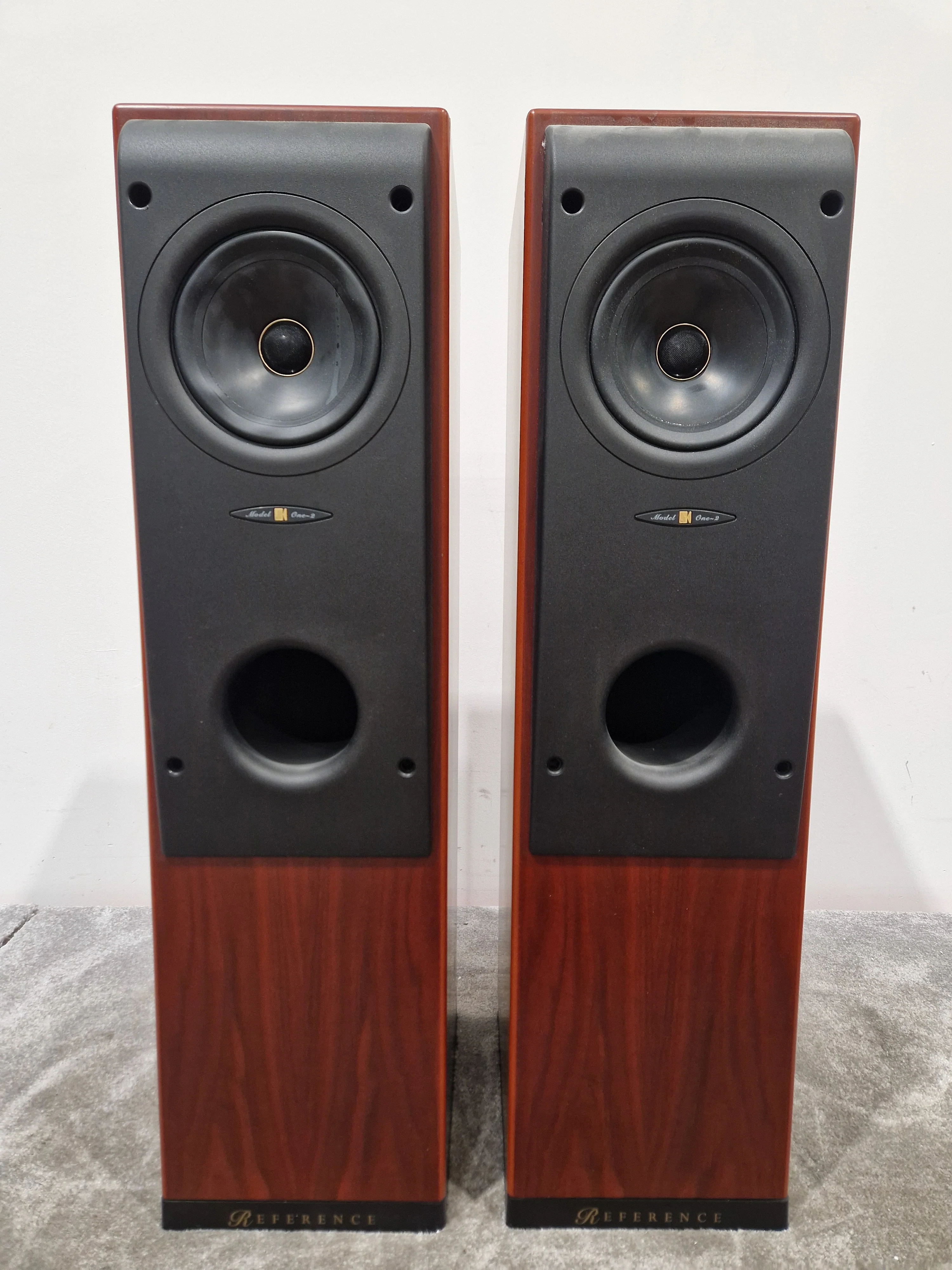 Pair of KEF Reference Series Model One ~ Two High-Fidelity Speakers, Uni-Q Driver Array - Excellent w/ Feet for speaker - Image 7