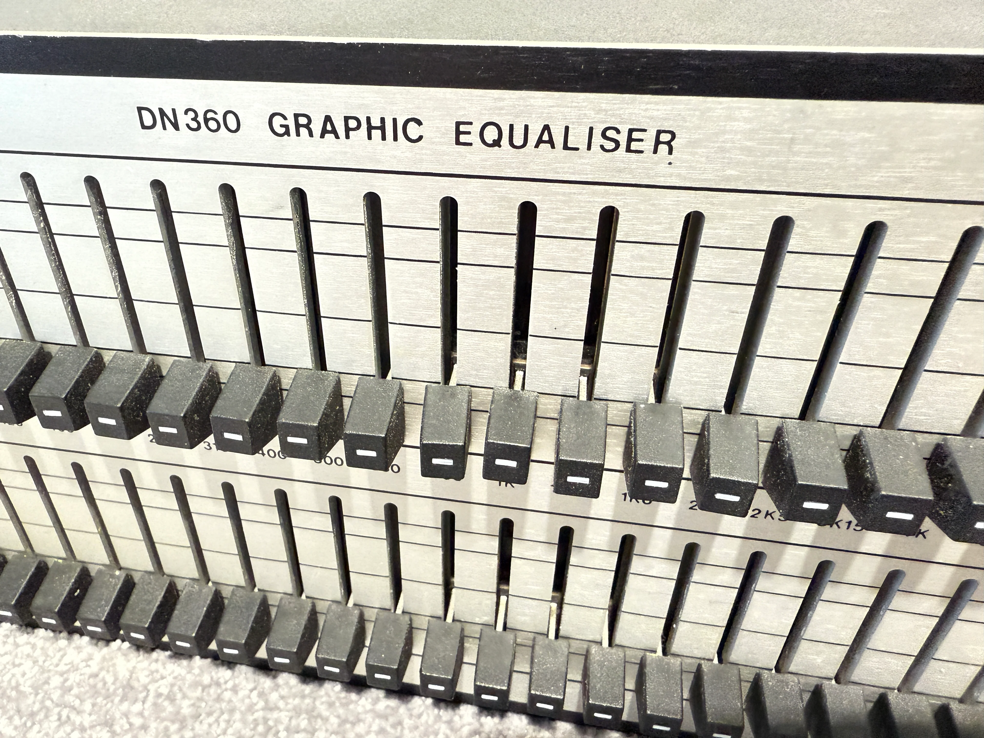 Klark Teknik DN360 30 Band Graphic Equaliser - Image 3