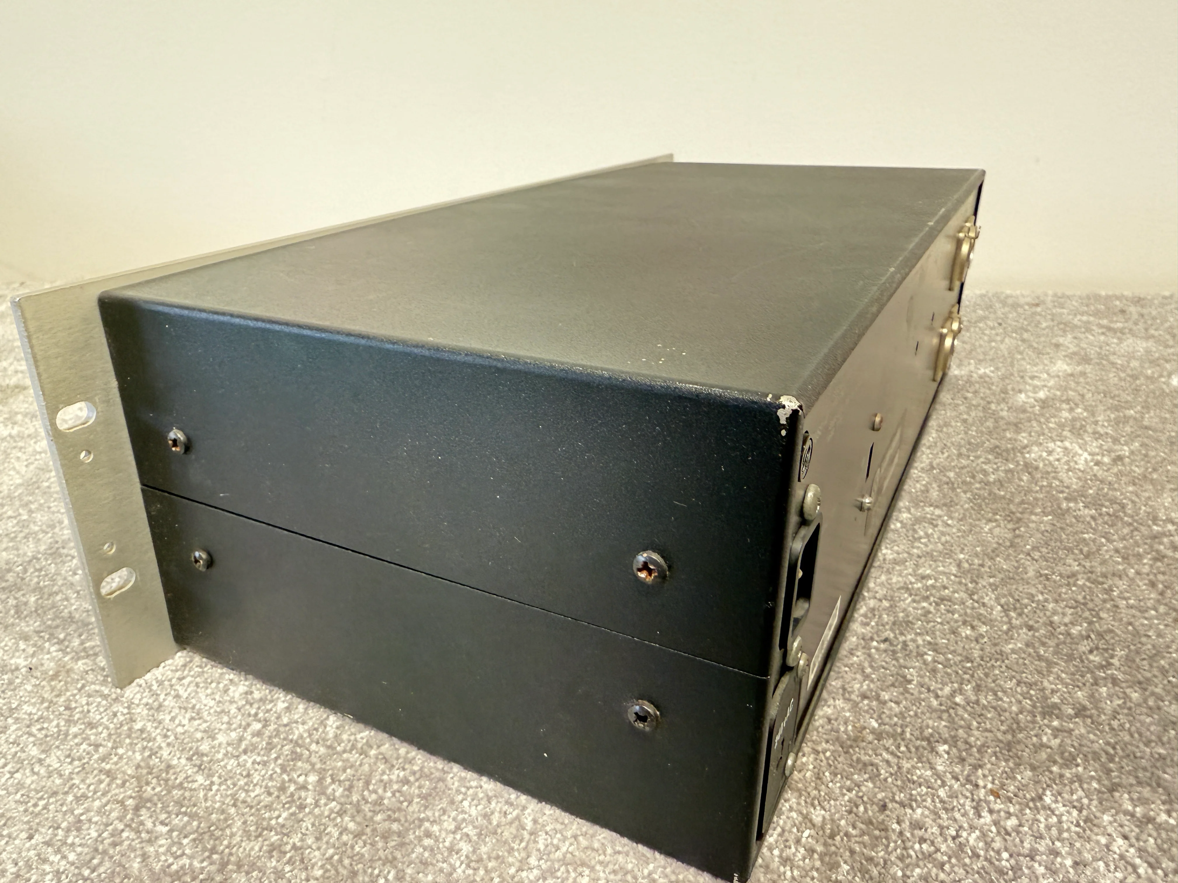 Klark Teknik DN360 30 Band Graphic Equaliser - Image 9