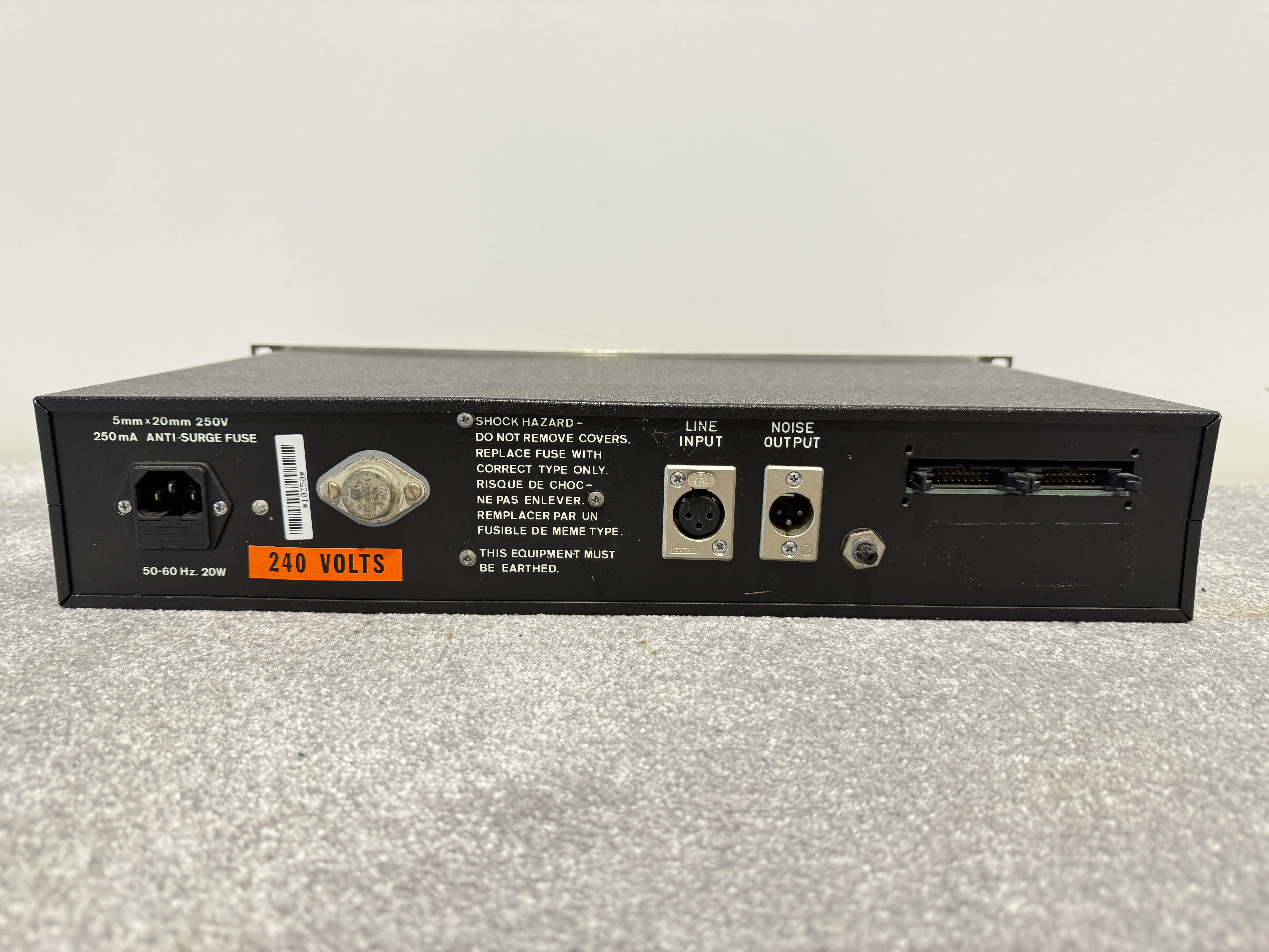 Klark-Teknik DN60 Real Time Spectrum Analyser - Image 11
