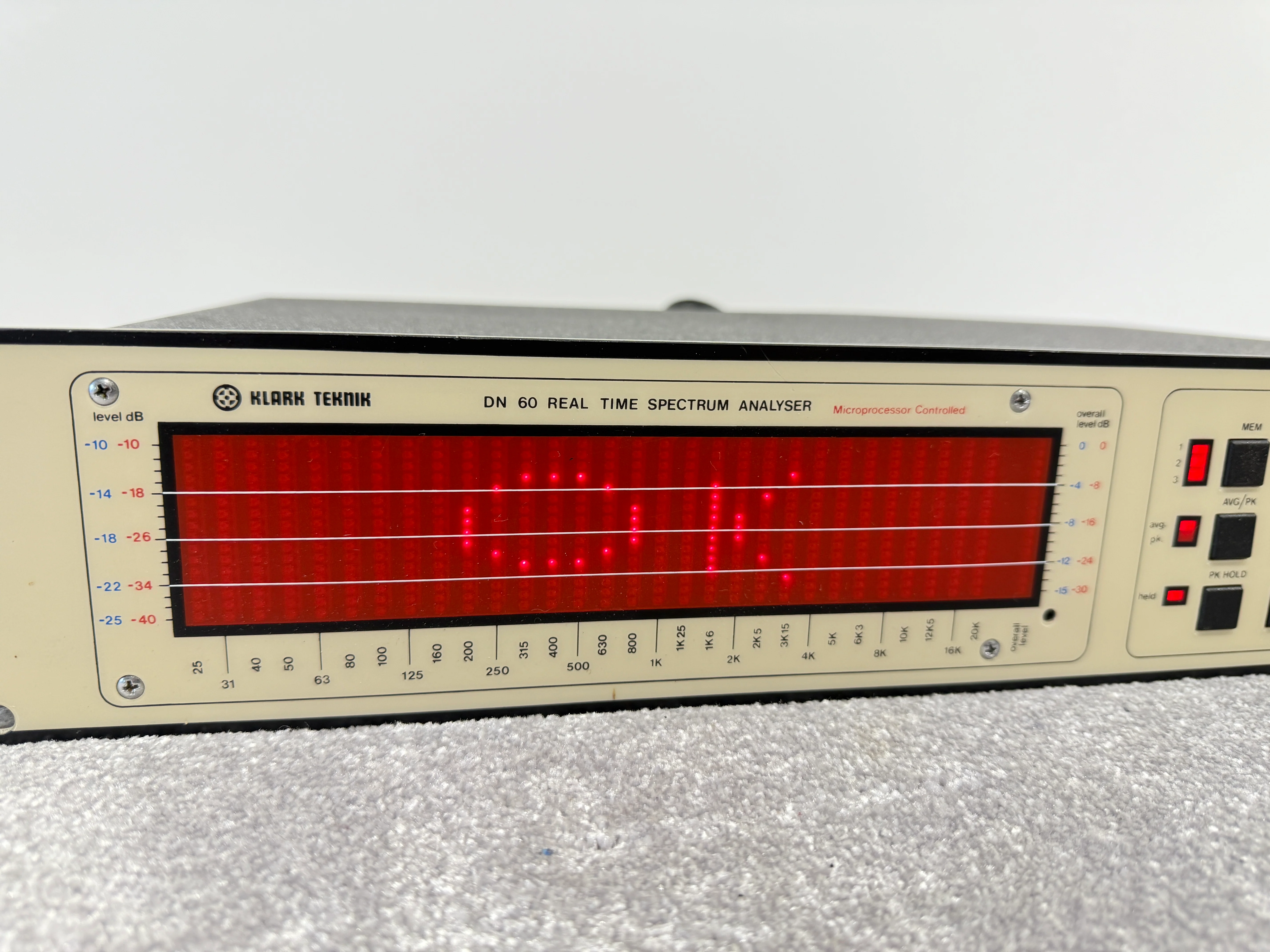 Klark-Teknik DN60 Real Time Spectrum Analyser - Image 6