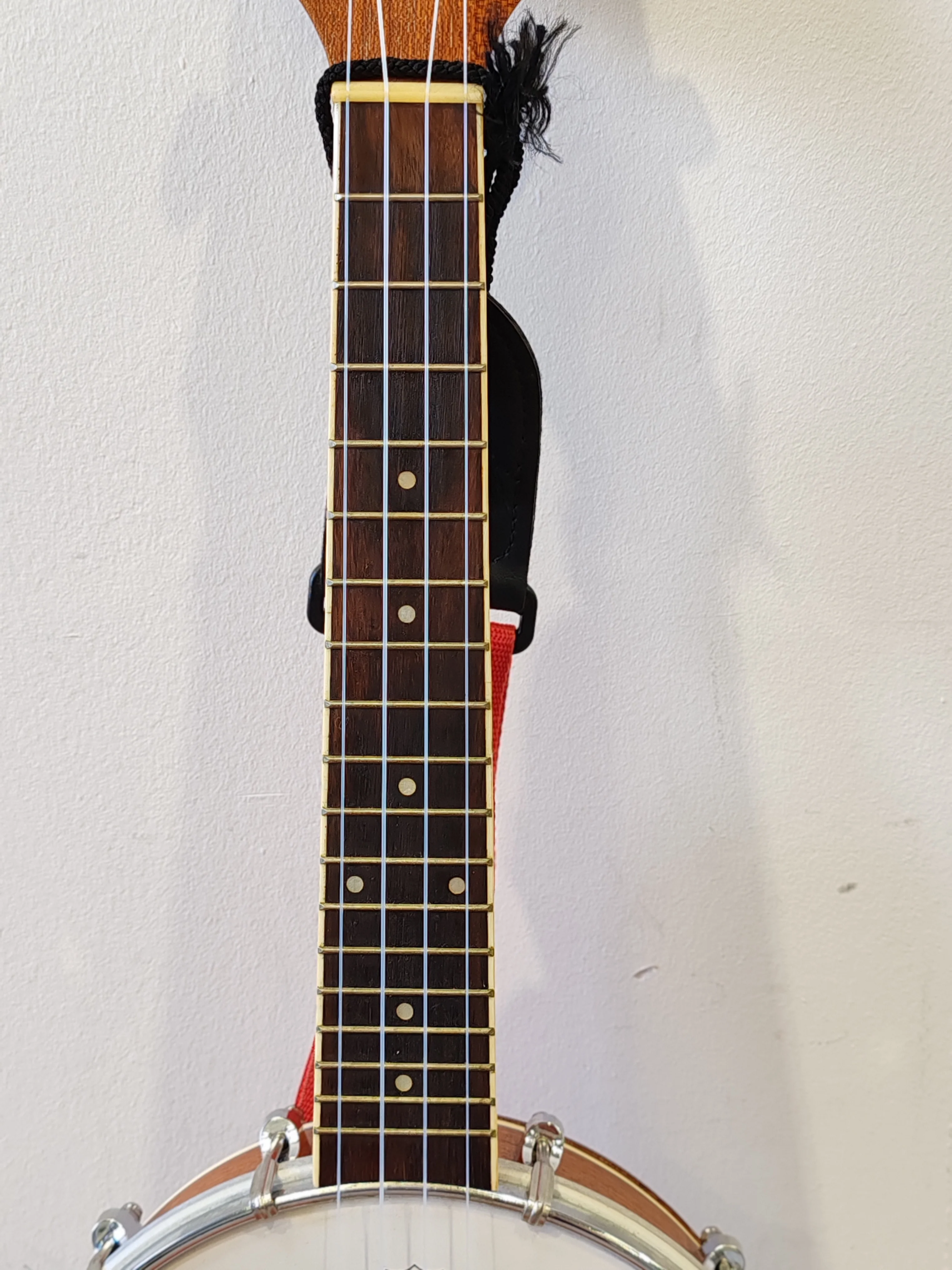 Kmise Ukulele Banjo – Very Good Condition | Polyester Drumhead, Closed Geared Tuners - Image 4