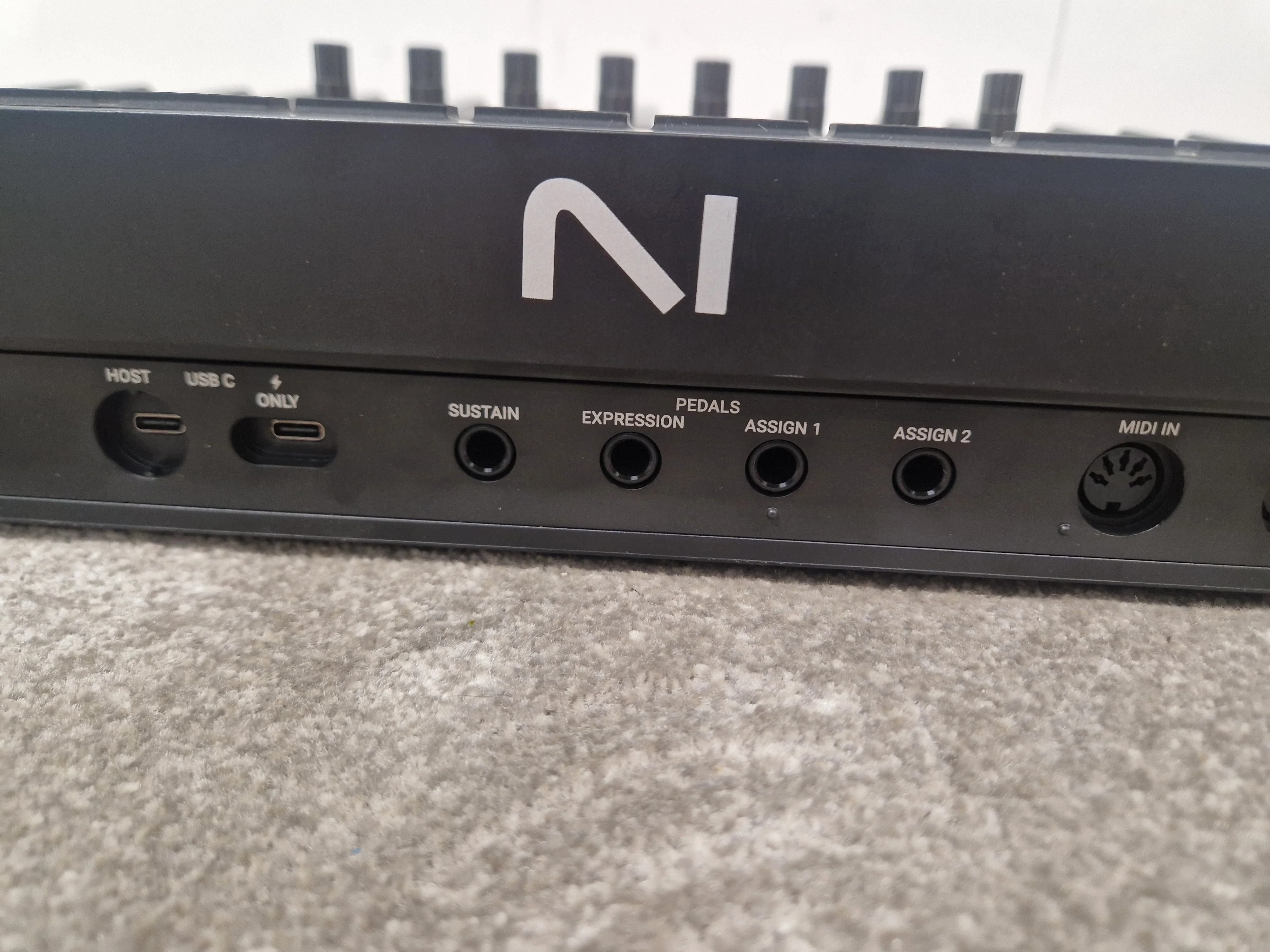 Kontrol S49 Mk3 - 49-Key MIDI Controller, USB Connectivity - Excellent w/ Original Box & Power Supply - Image 10