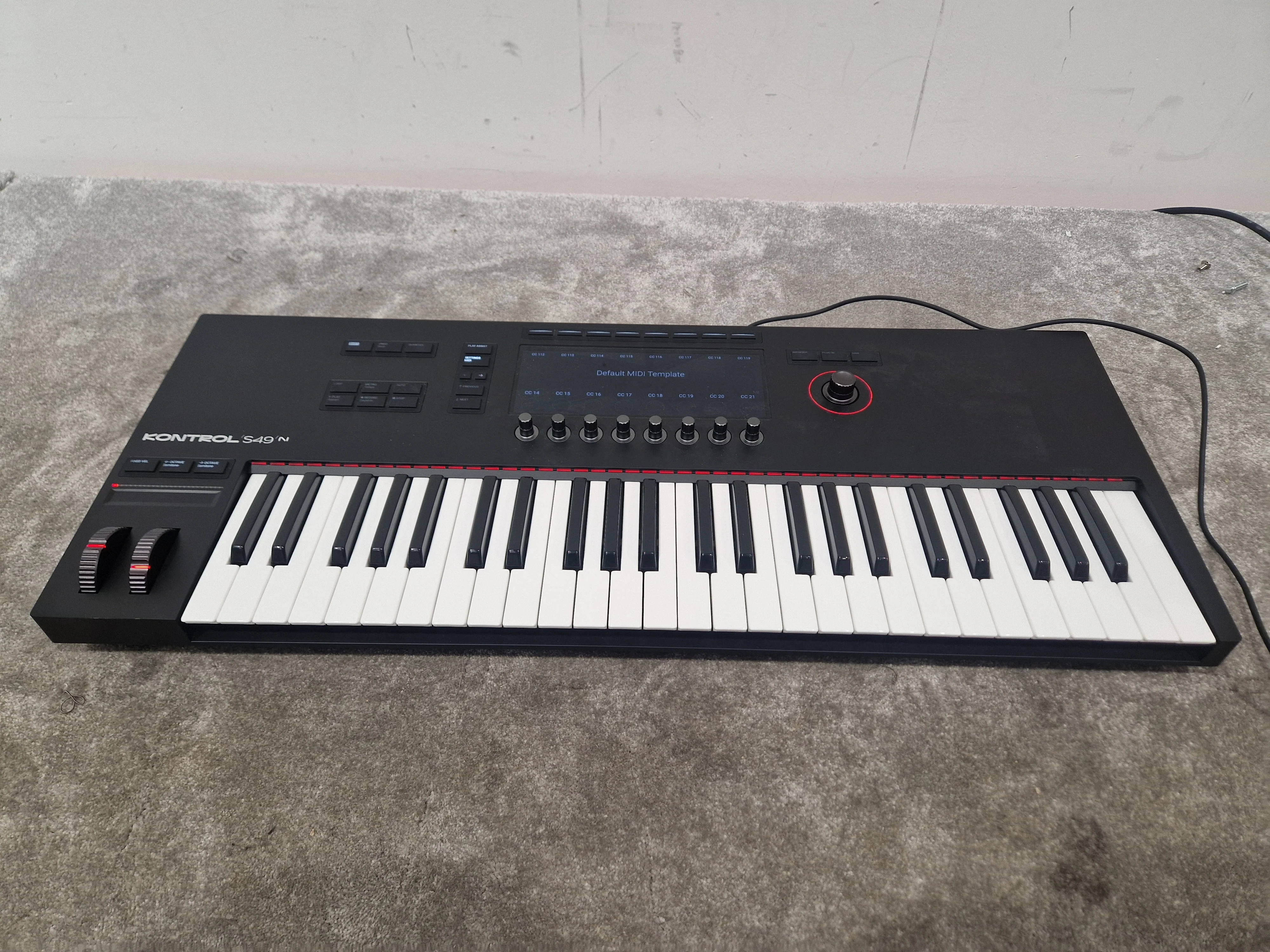 Kontrol S49 Mk3 - 49-Key MIDI Controller, USB Connectivity - Excellent w/ Original Box & Power Supply - Image 2