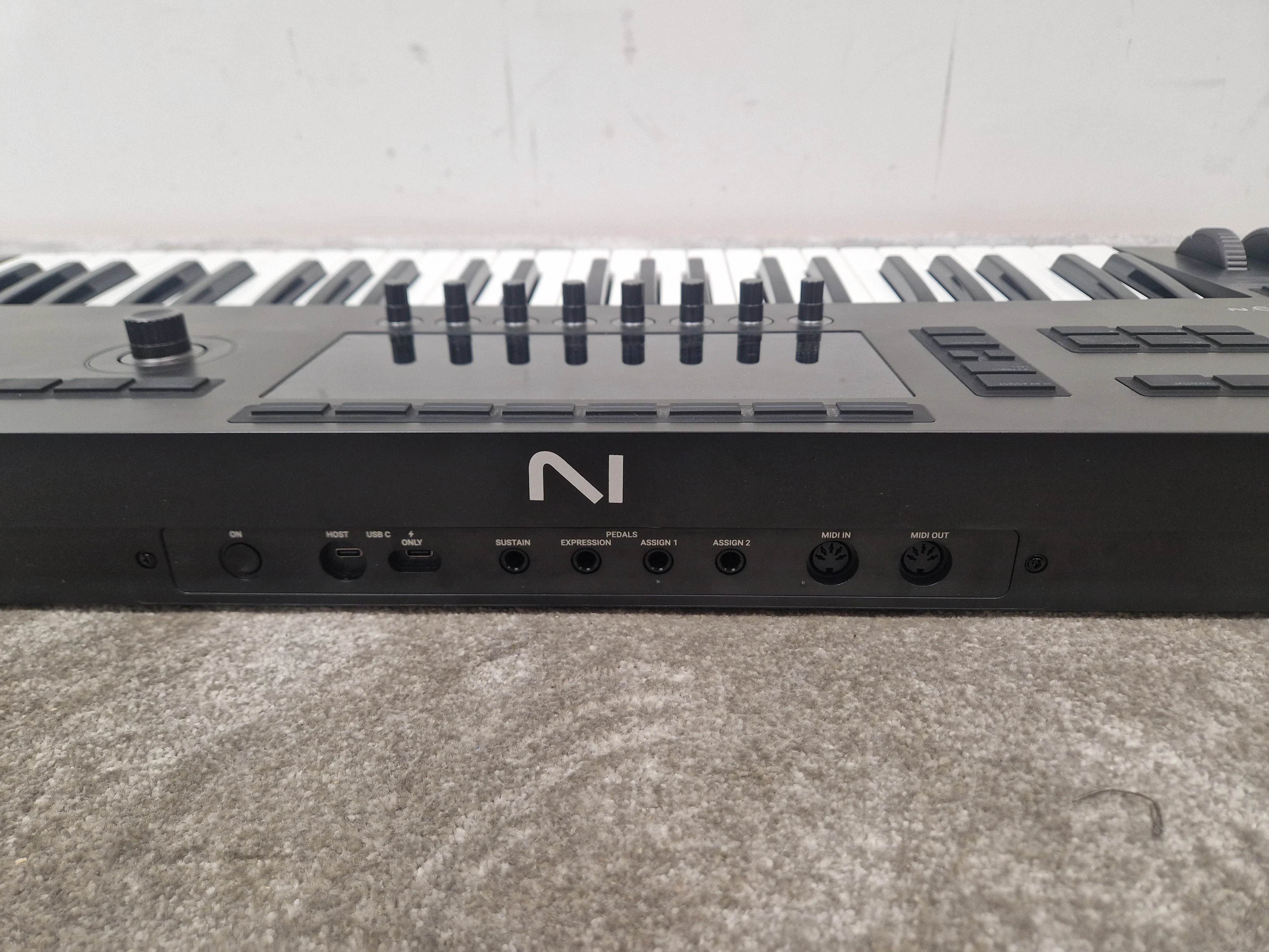 Kontrol S49 Mk3 - 49-Key MIDI Controller, USB Connectivity - Excellent w/ Original Box & Power Supply - Image 9