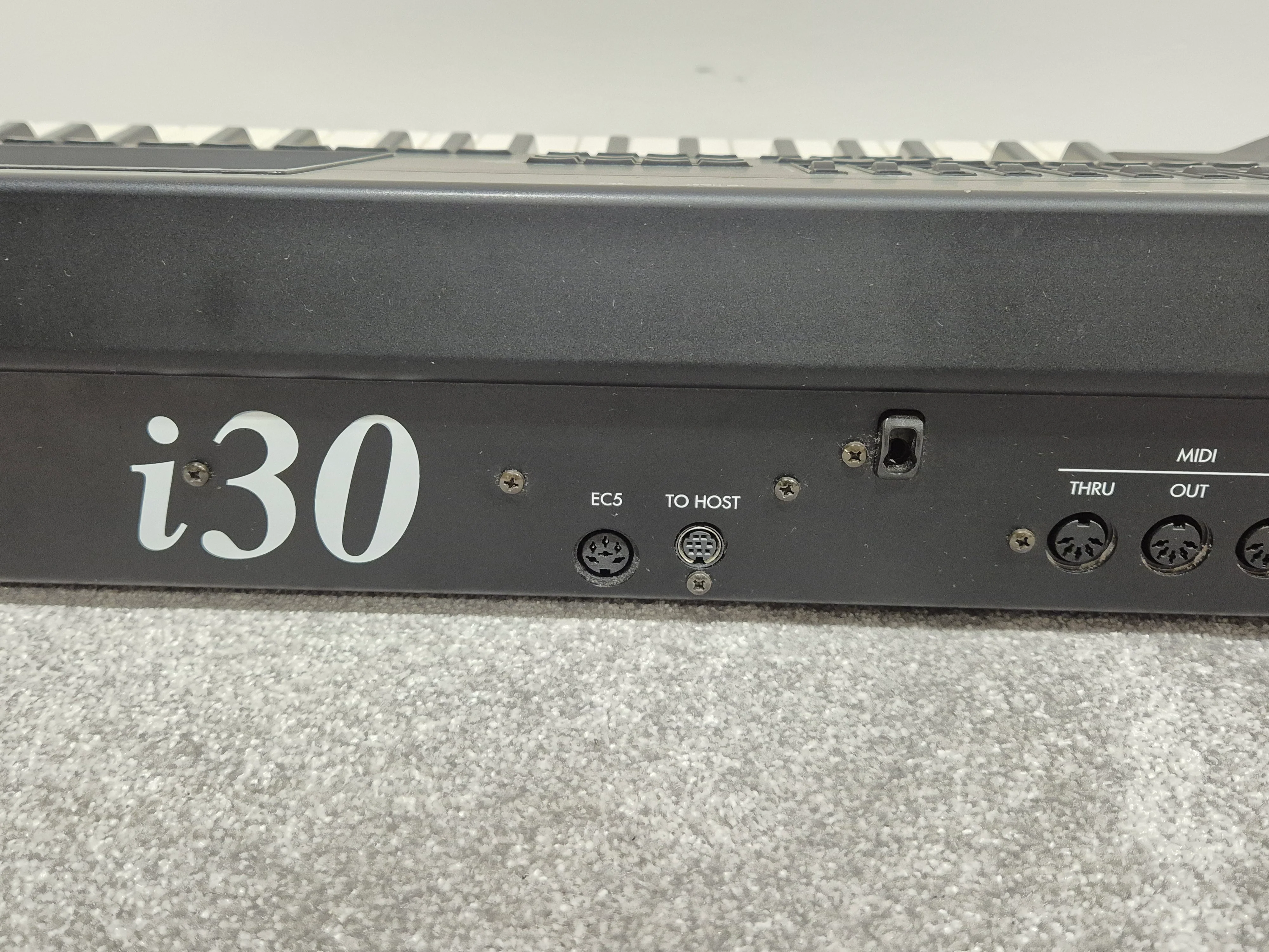 Korg i30 - Synthesizer & Music Workstation Includes Soft Bag - Image 10