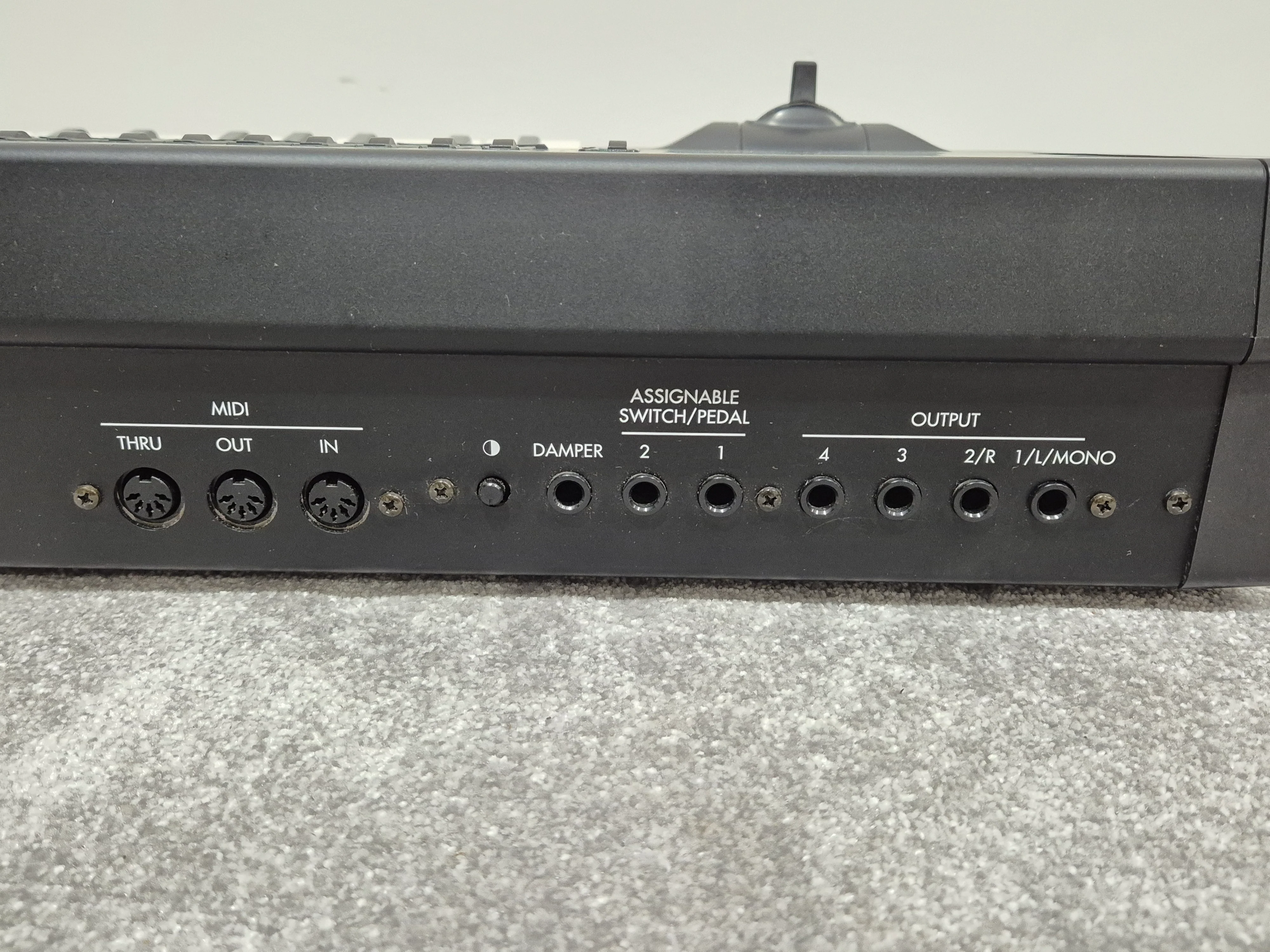 Korg i30 - Synthesizer & Music Workstation Includes Soft Bag - Image 11