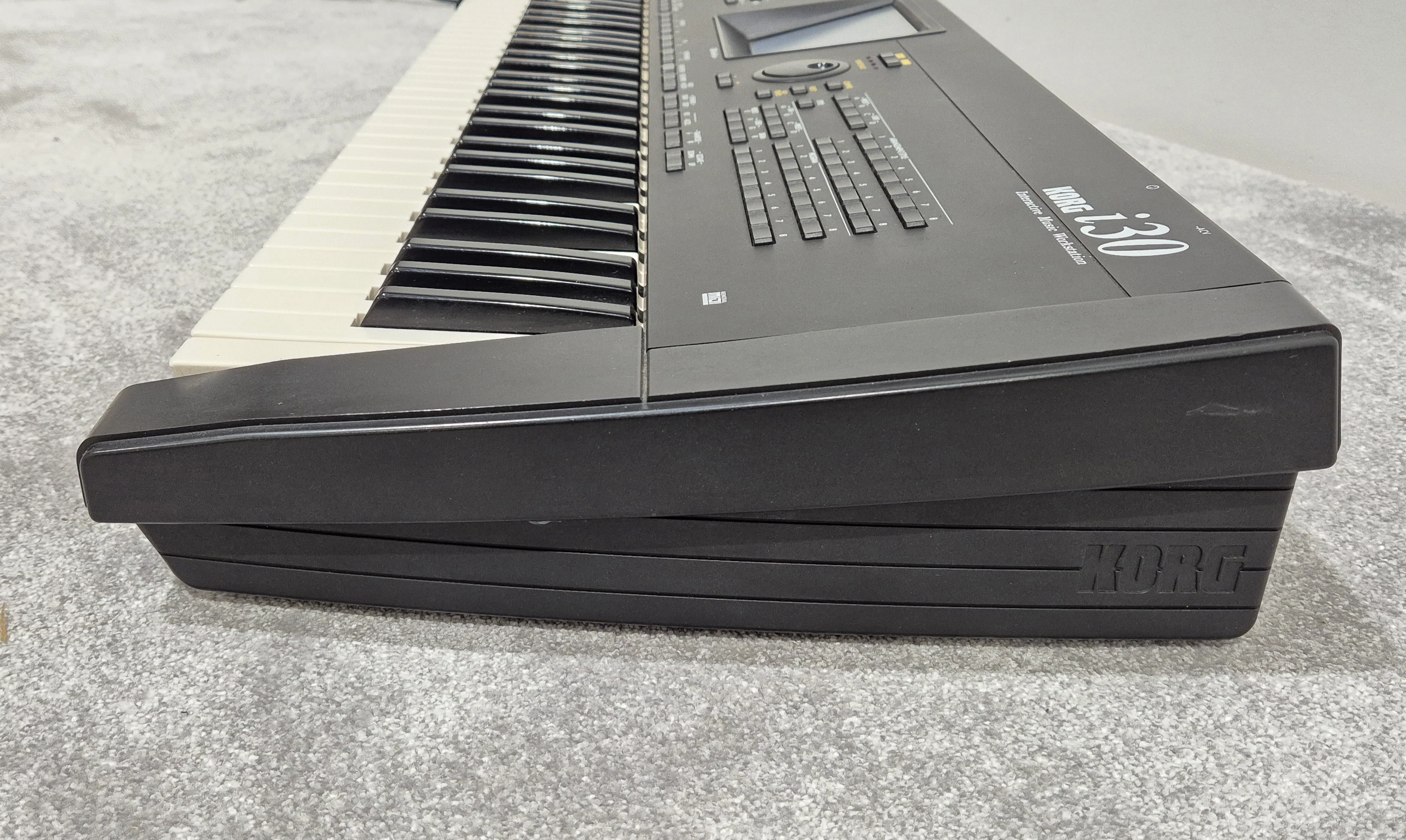 Korg i30 - Synthesizer & Music Workstation Includes Soft Bag - Image 8