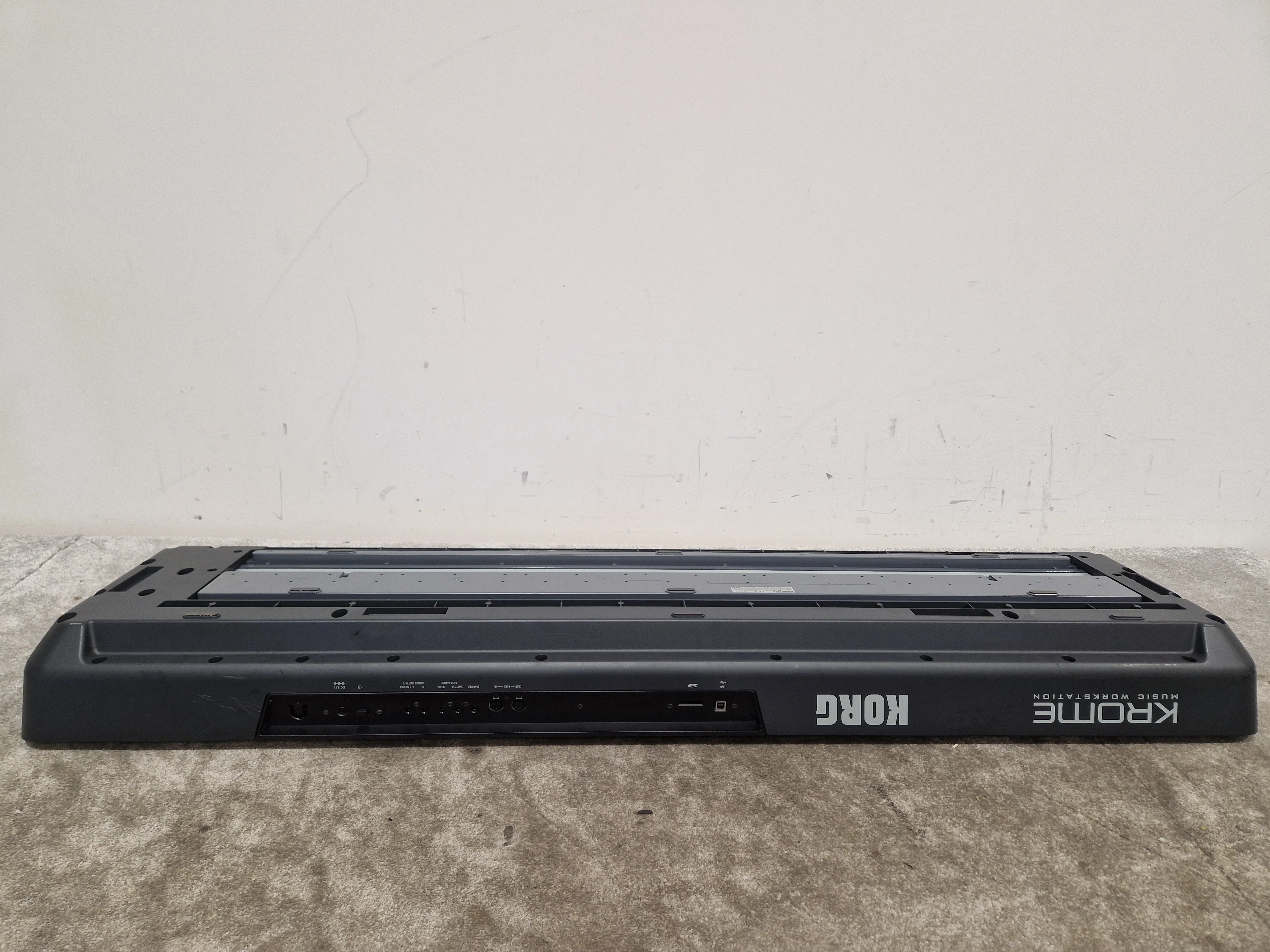 Korg Krome 88 - Digital Piano/Workstation - 88-Key - Dark Metallic - Good w/ Soft Case, Power Supply - Image 17