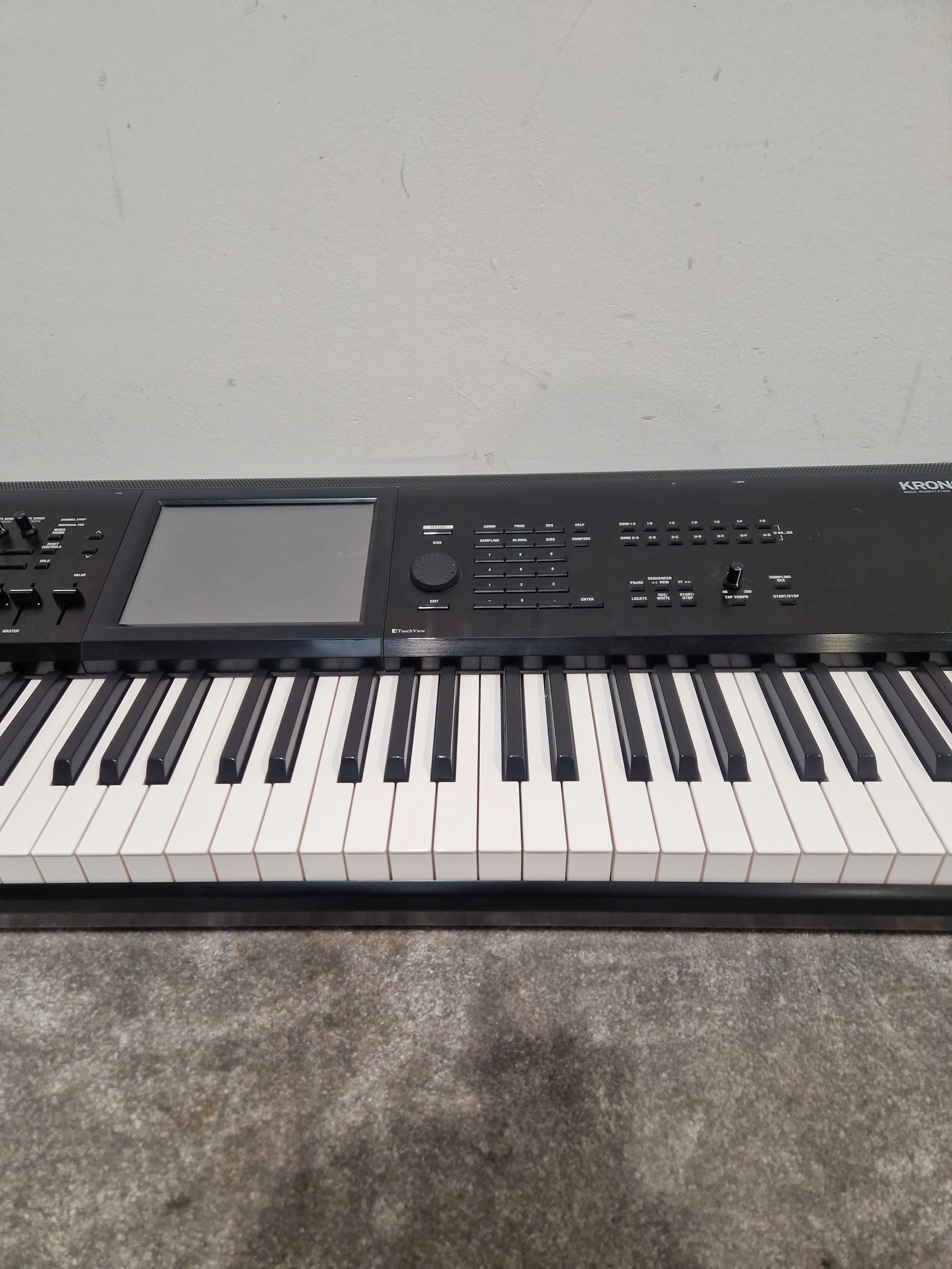 Korg Kronos 2 73 - Advanced Synth Workstation - Very Good w/ Power Supply, Manual, CDs - Image 9