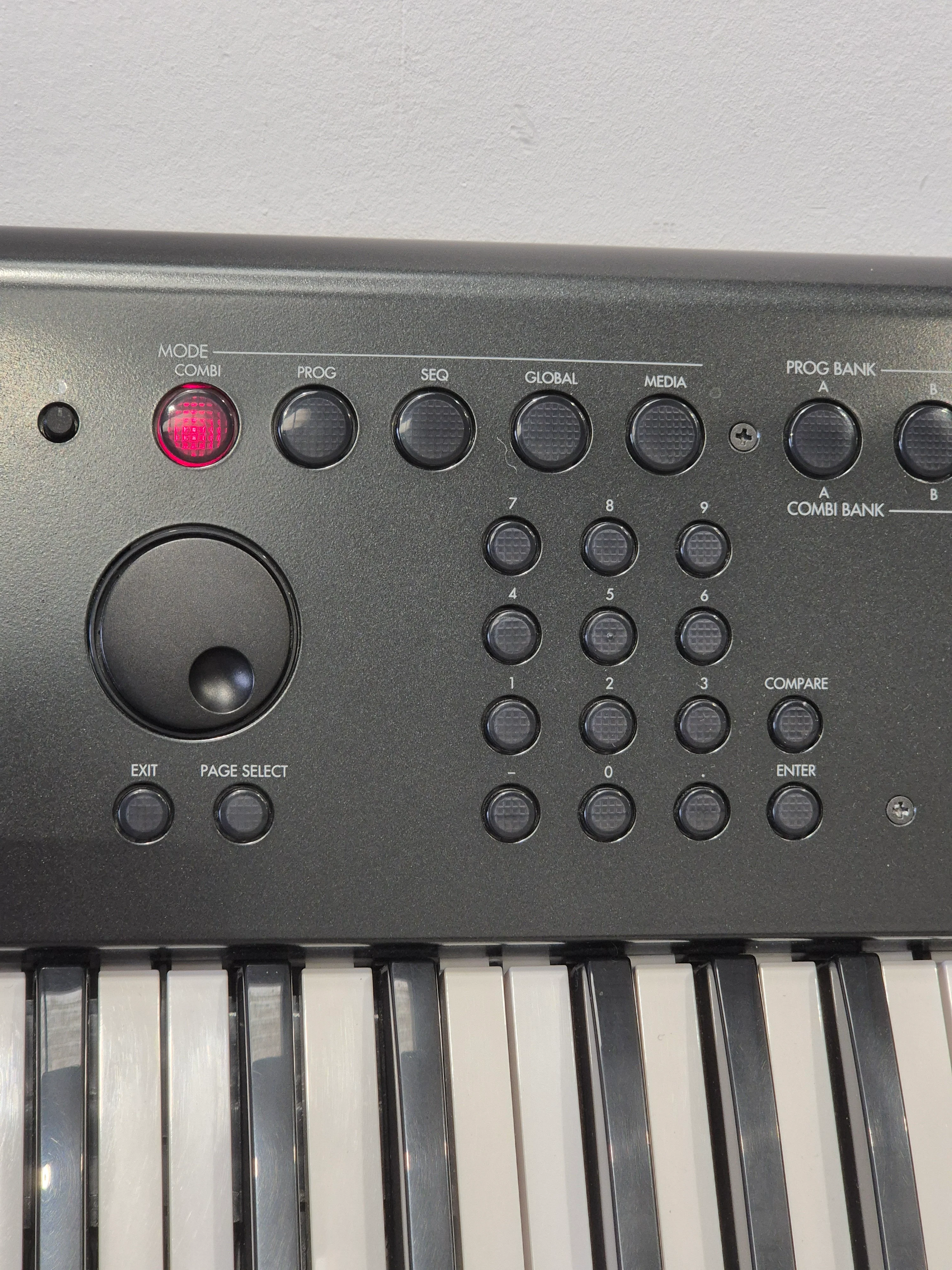 Korg M50 - 61-Key Synthesizer Workstation - Excellent w/ Hard Case - Image 5