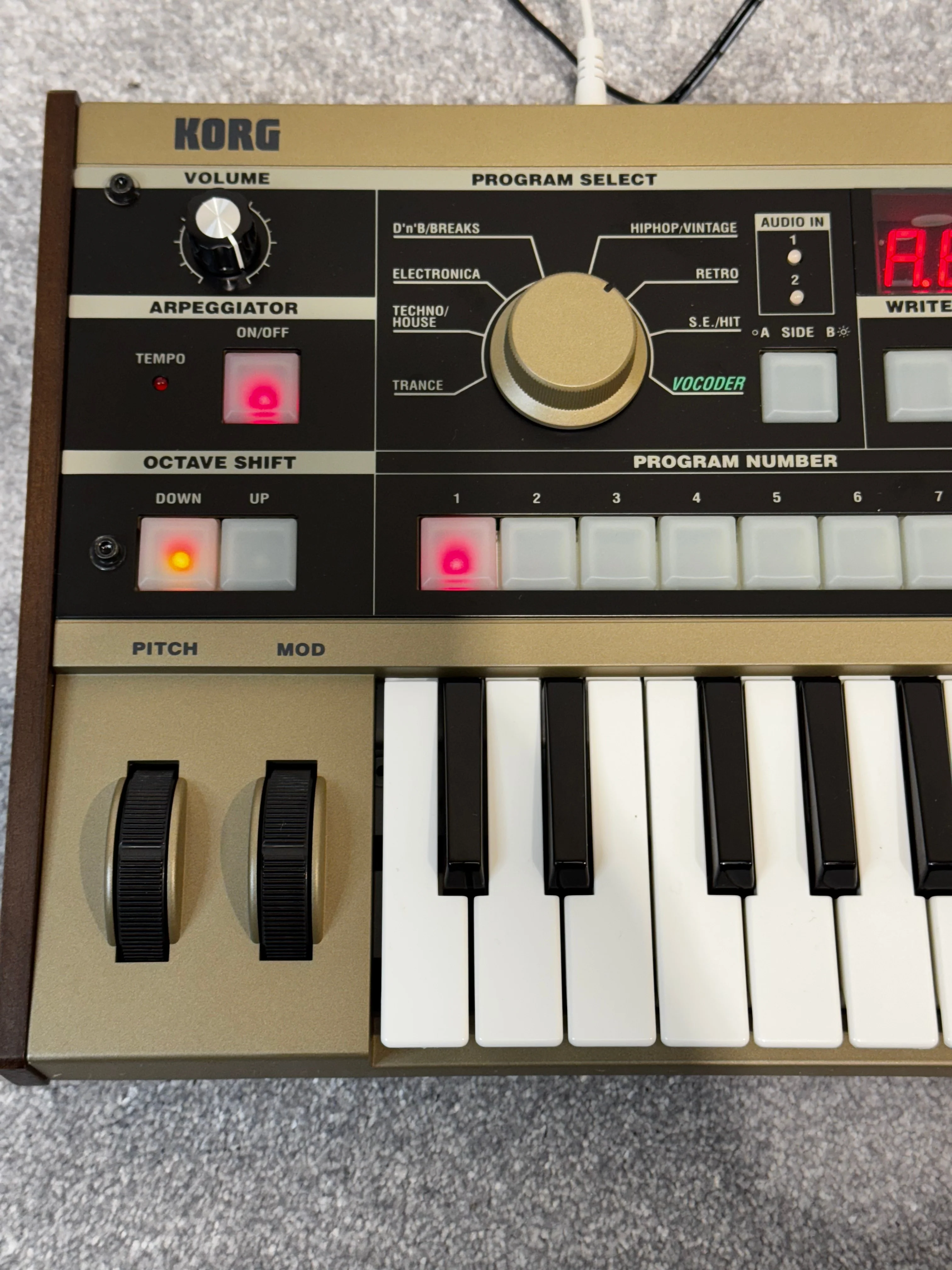 Korg Microkorg Synthesizer / Vocoder With Carry Case - Image 3