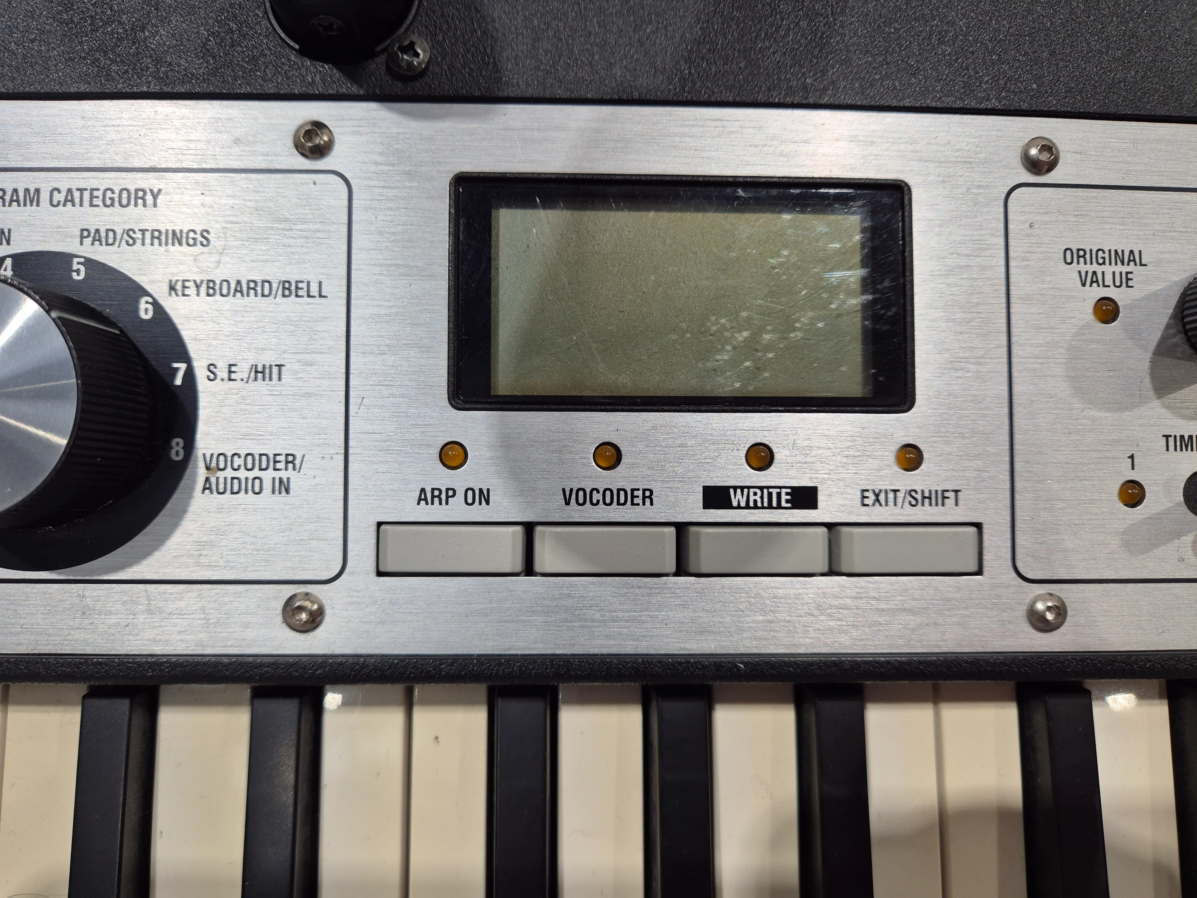 Korg microKORG XL Professional Analogue Modelling Synthesizer with Vocoder - Image 4