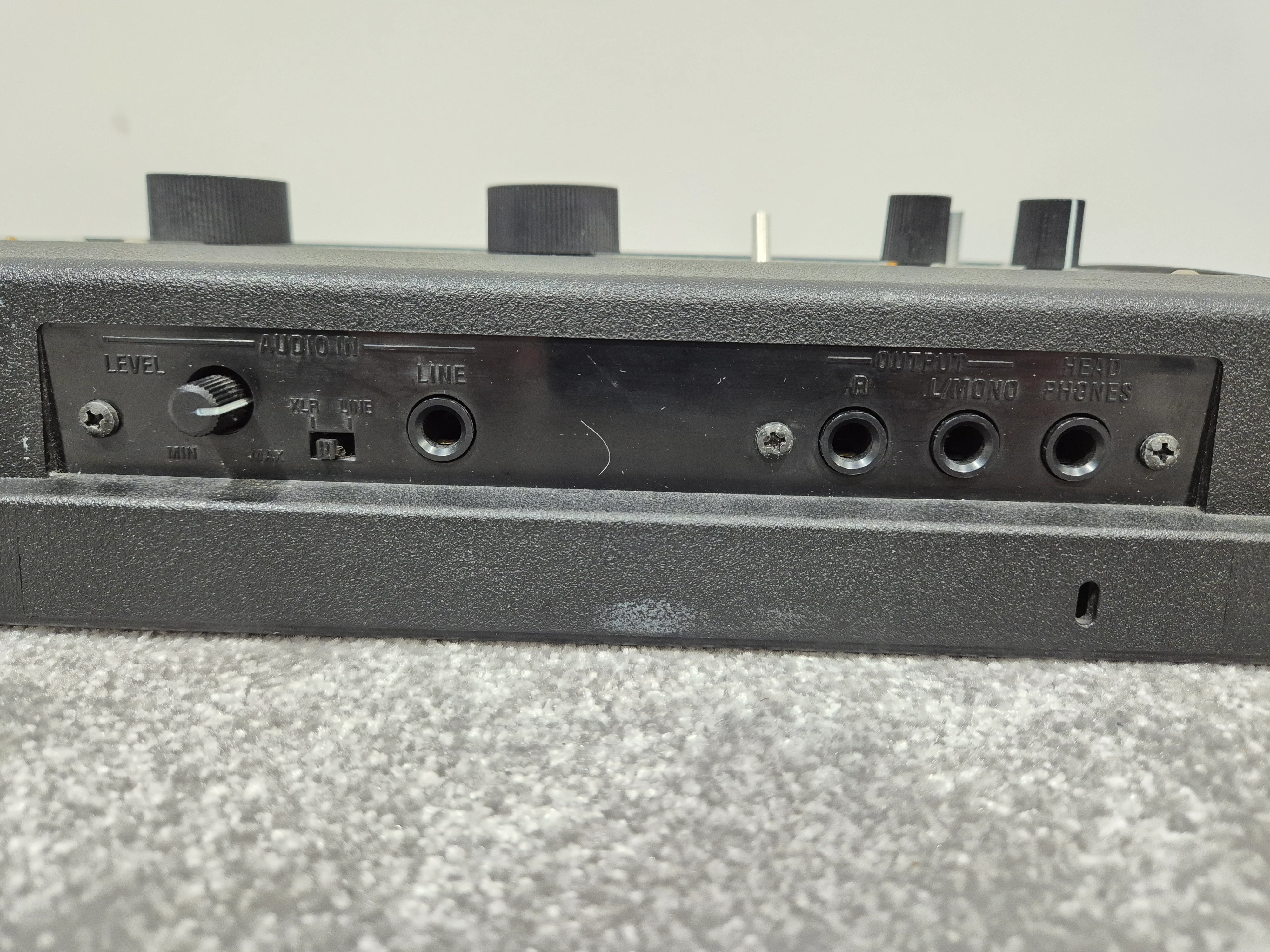 Korg microKORG XL Professional Analogue Modelling Synthesizer with Vocoder - Image 7