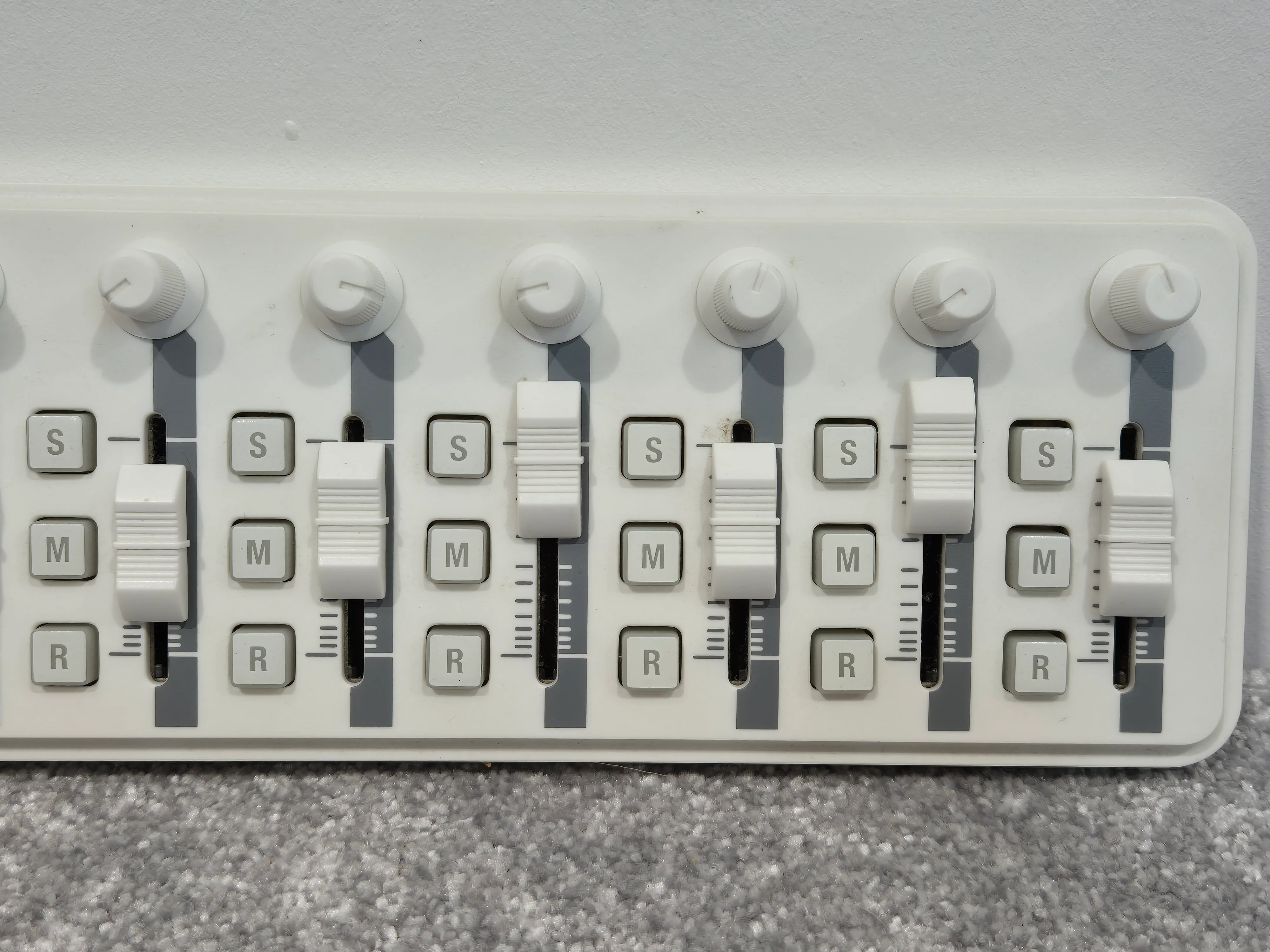 Korg nanoKONTROL 2 - Slimline USB MIDI Controller - White - Image 3