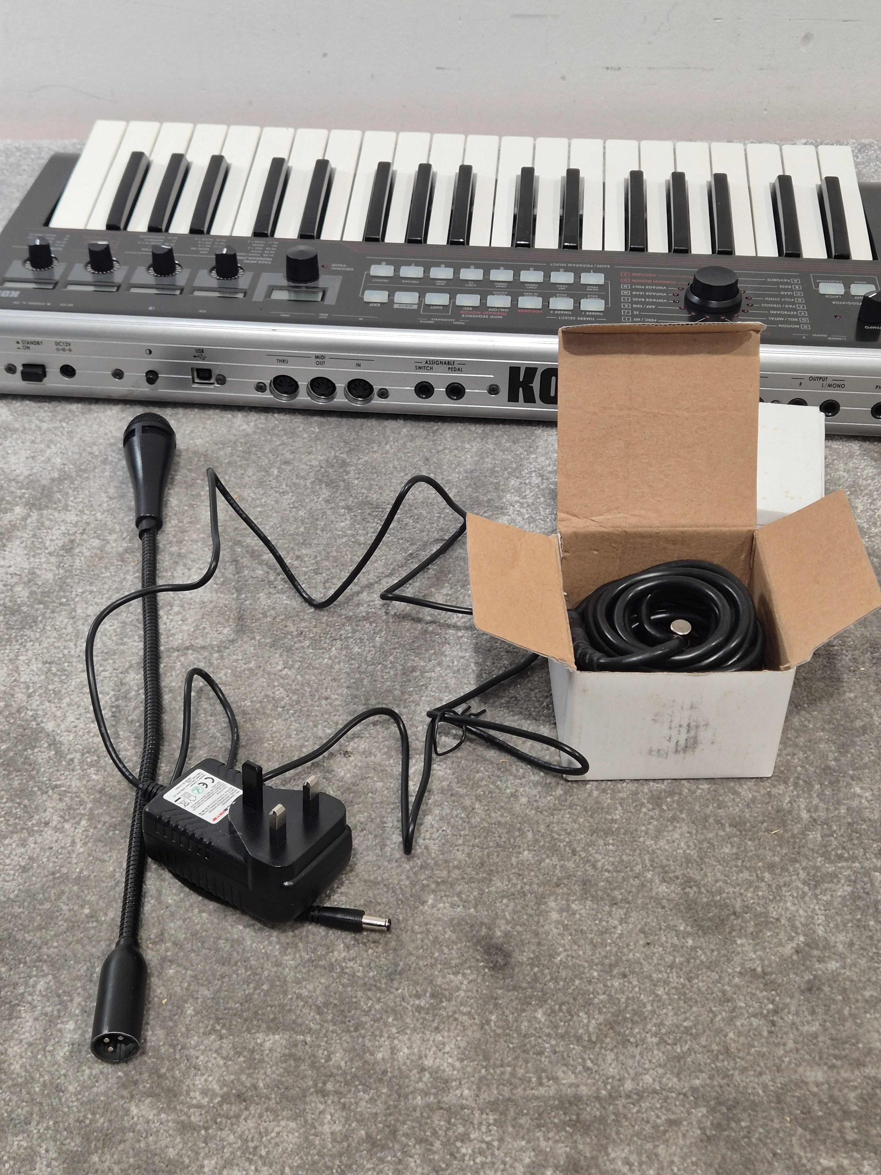 Korg R3 Synthesiser/vocoder Keyboard - Vocoder Functionality, 8-Voice Synthesis - Very Good w/ Power Supply & Accessories - Image 11