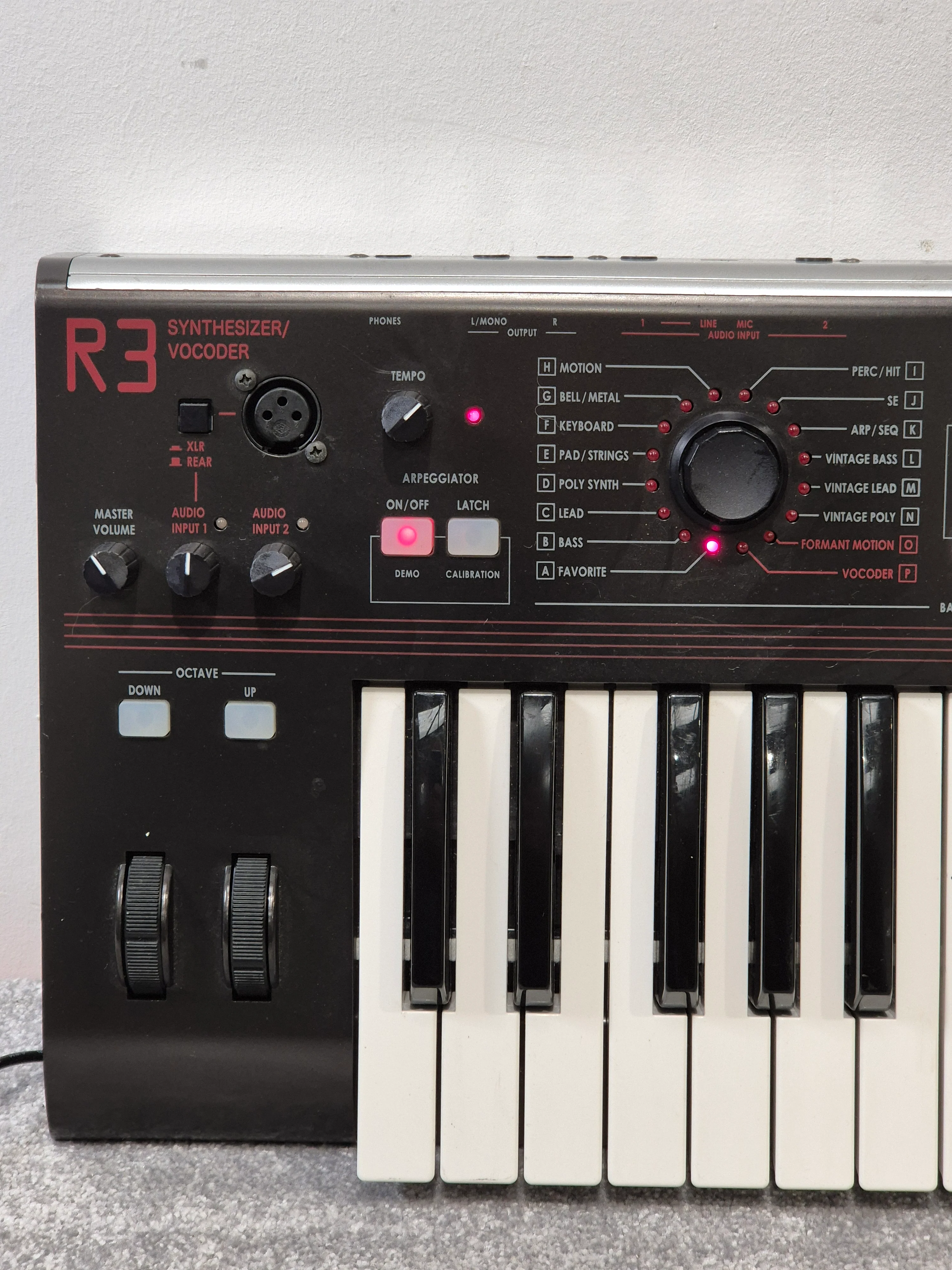 Korg R3 Synthesiser/vocoder Keyboard - Vocoder Functionality, 8-Voice Synthesis - Very Good w/ Power Supply & Accessories - Image 2