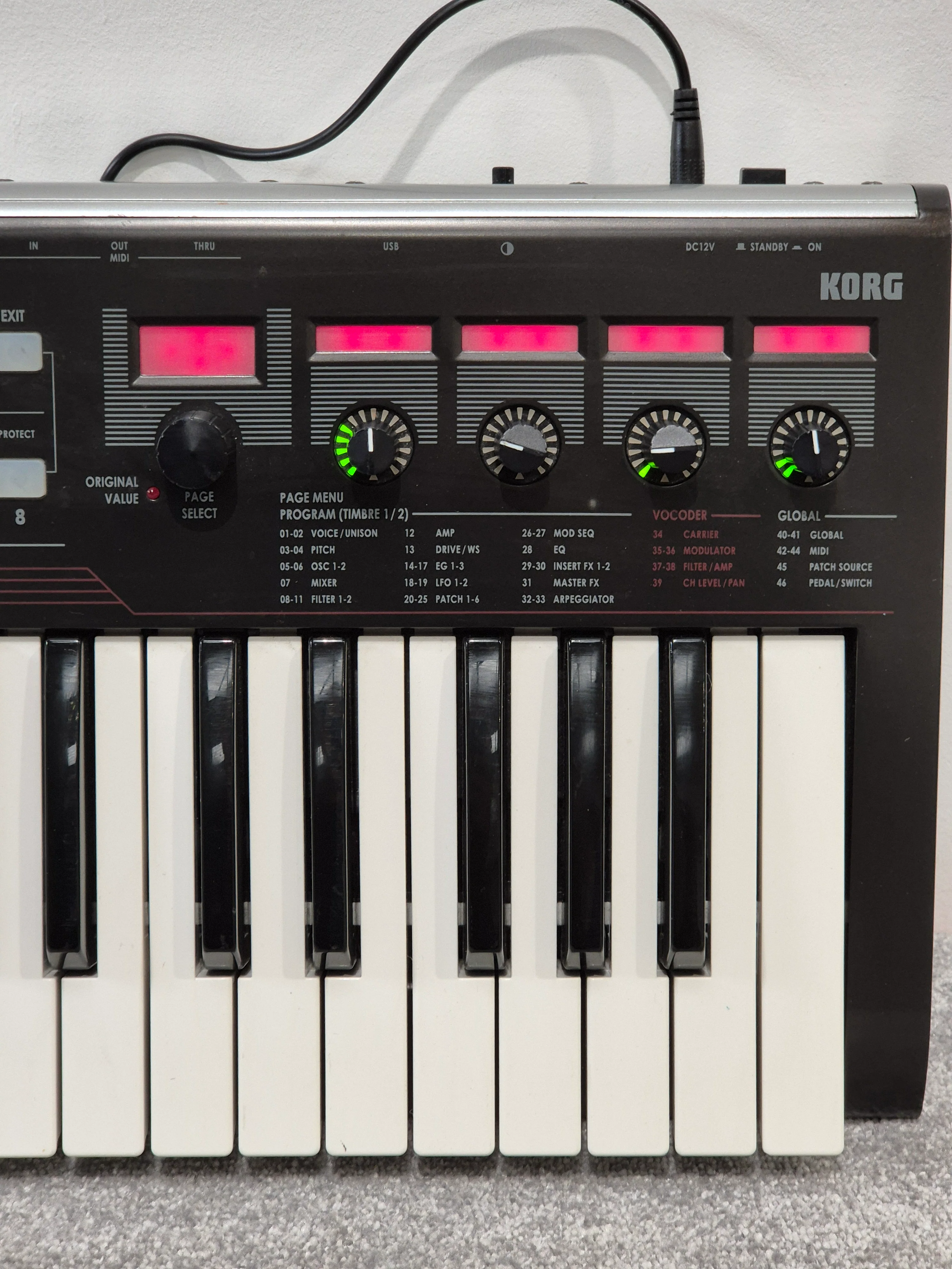 Korg R3 Synthesiser/vocoder Keyboard - Vocoder Functionality, 8-Voice Synthesis - Very Good w/ Power Supply & Accessories - Image 4