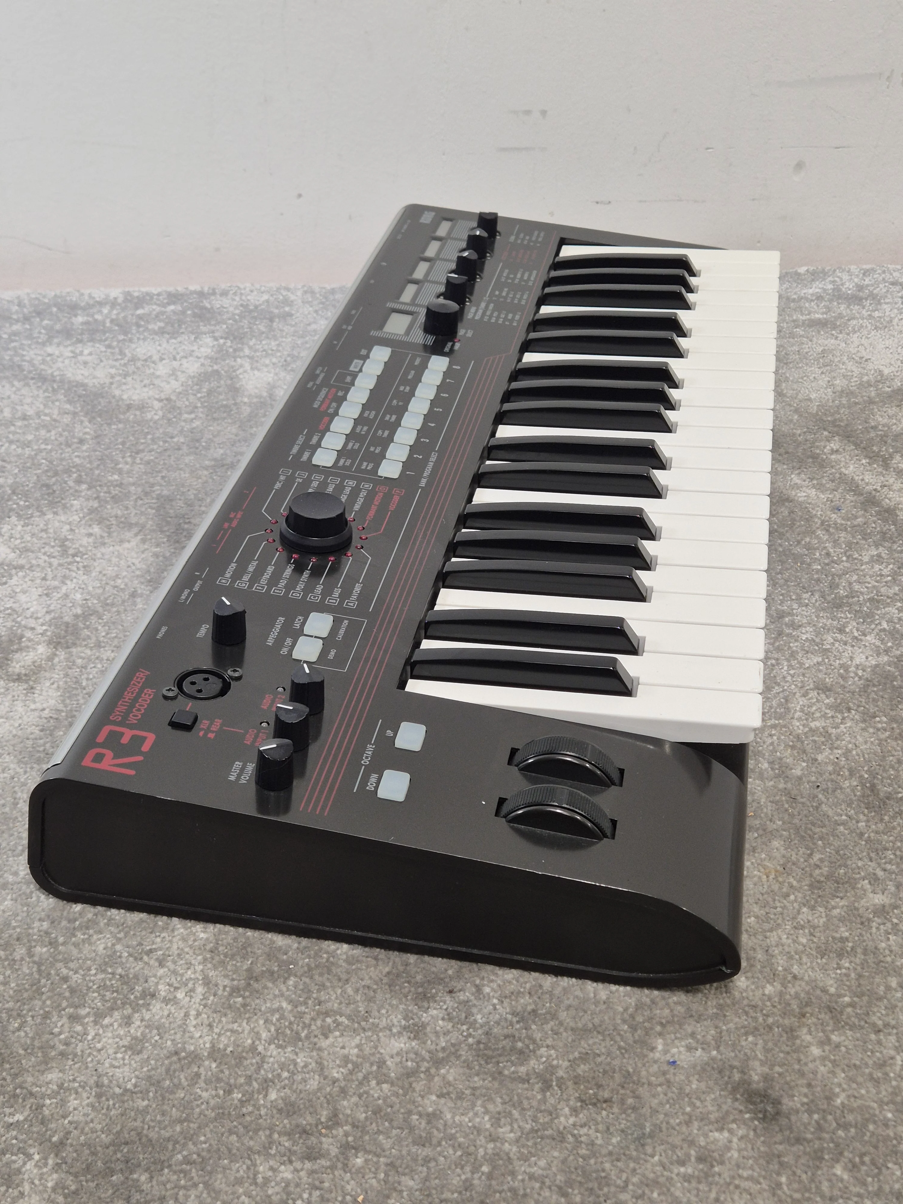 Korg R3 Synthesiser/vocoder Keyboard - Vocoder Functionality, 8-Voice Synthesis - Very Good w/ Power Supply & Accessories - Image 5