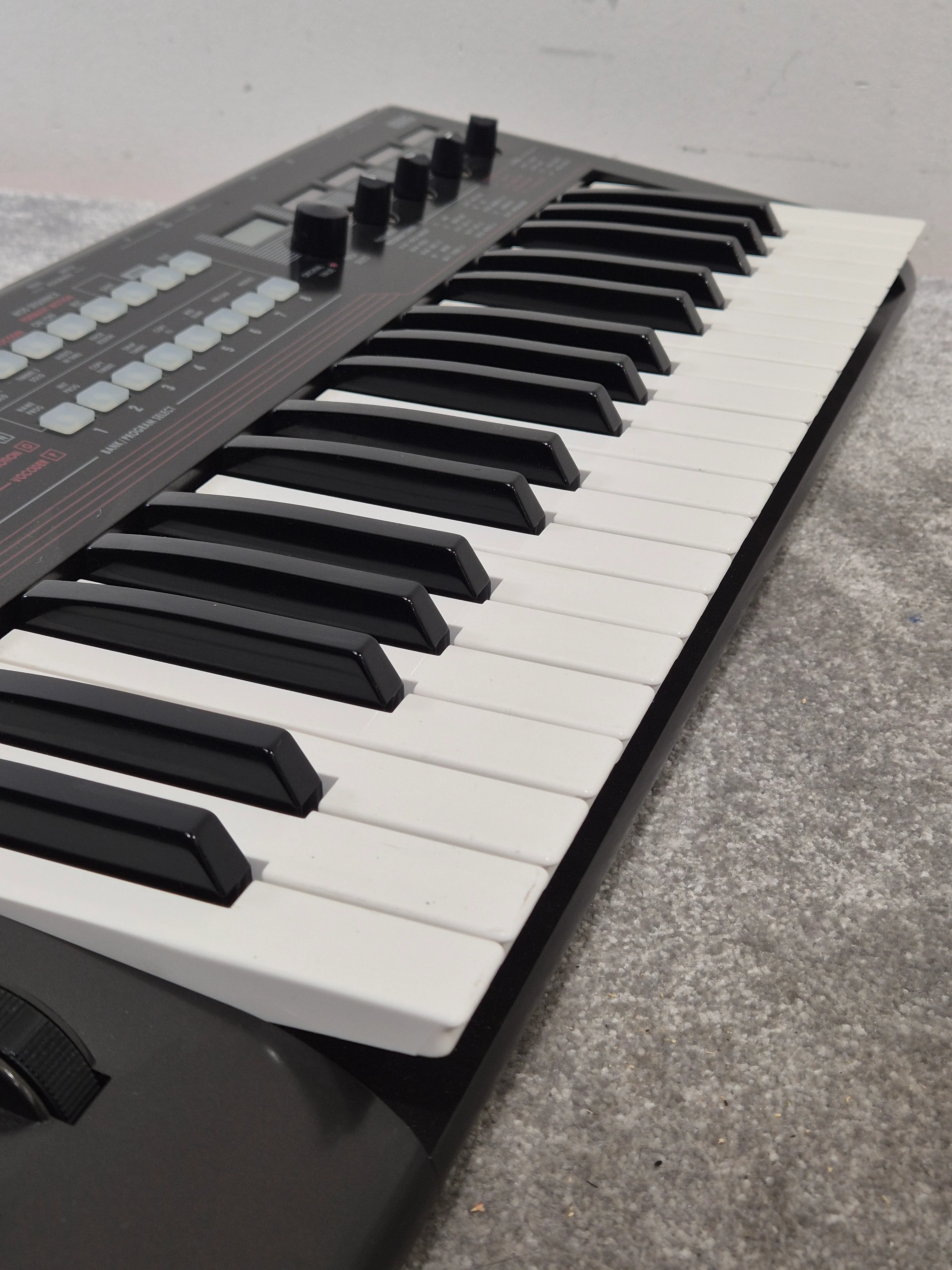 Korg R3 Synthesiser/vocoder Keyboard - Vocoder Functionality, 8-Voice Synthesis - Very Good w/ Power Supply & Accessories - Image 6