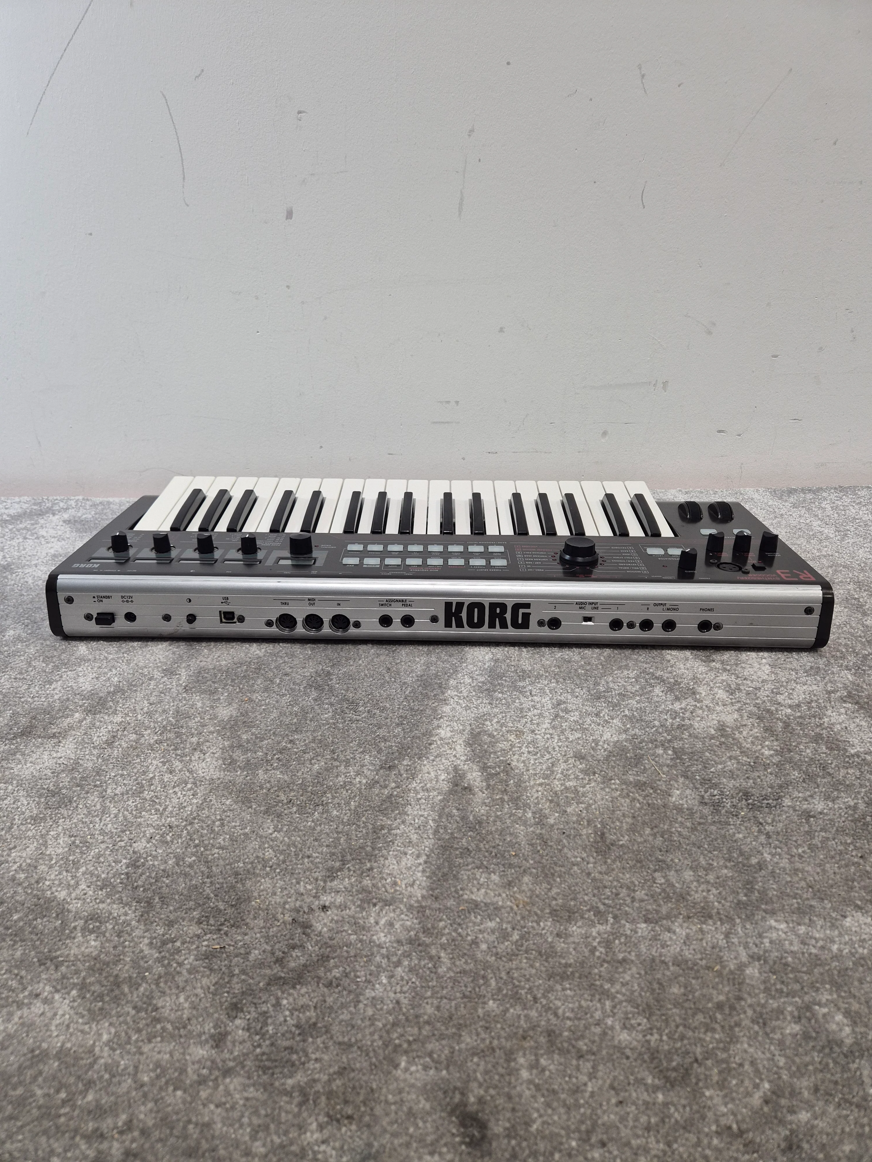 Korg R3 Synthesiser/vocoder Keyboard - Vocoder Functionality, 8-Voice Synthesis - Very Good w/ Power Supply & Accessories - Image 7