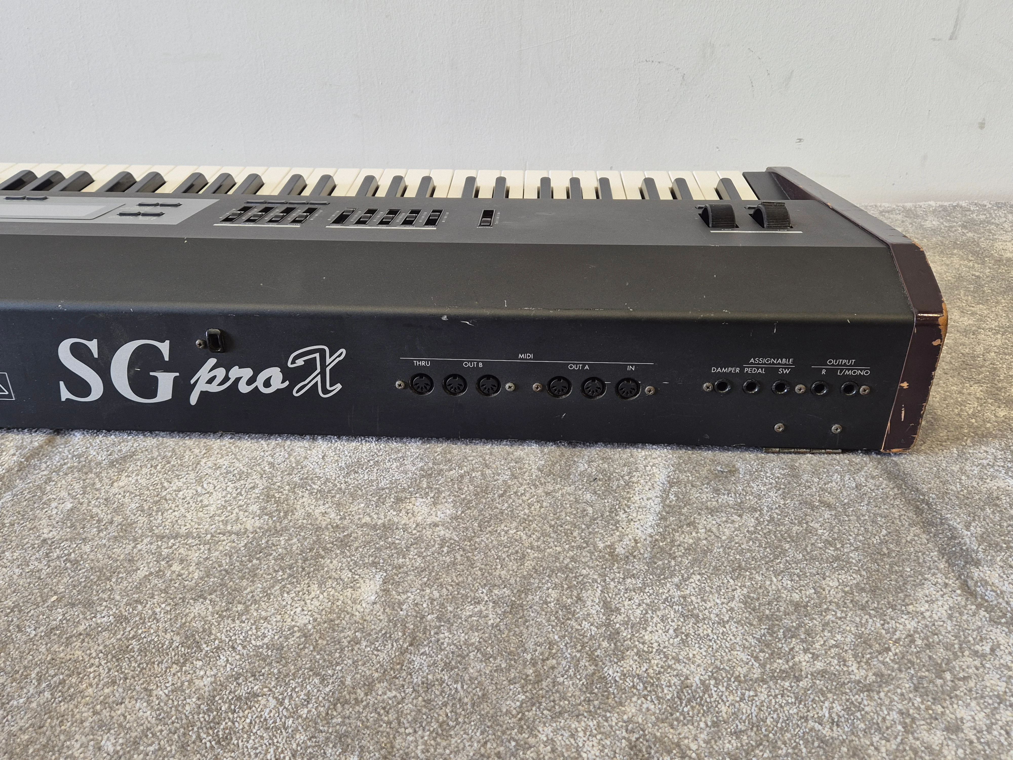 Korg SG Pro X - Stage Piano and MIDI Controller - Image 17