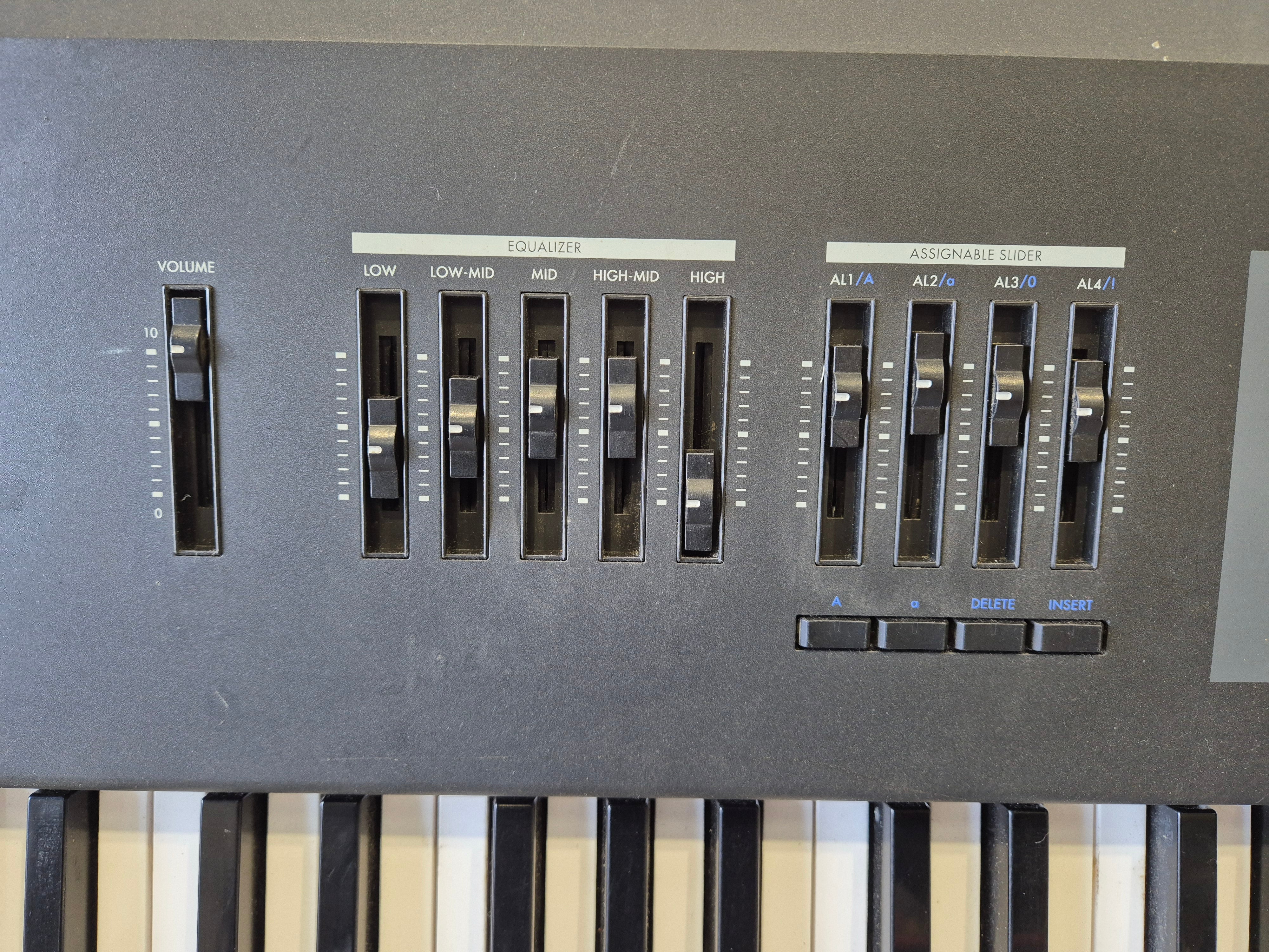 Korg SG Pro X - Stage Piano and MIDI Controller - Image 2