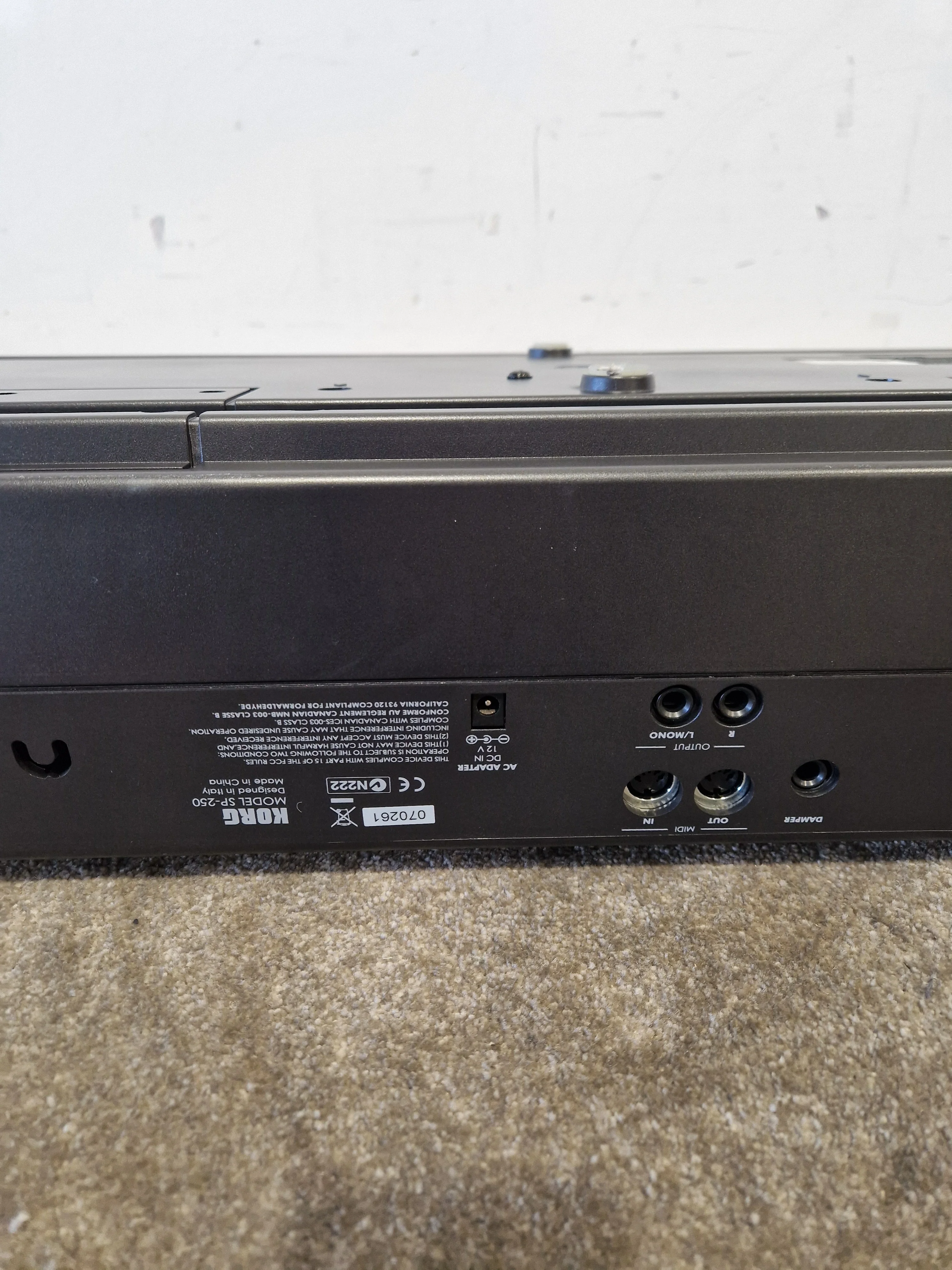 Korg SP-250 - Digital Piano - Silver/Black - Excellent w/ Power Supply & Original Box - Image 11