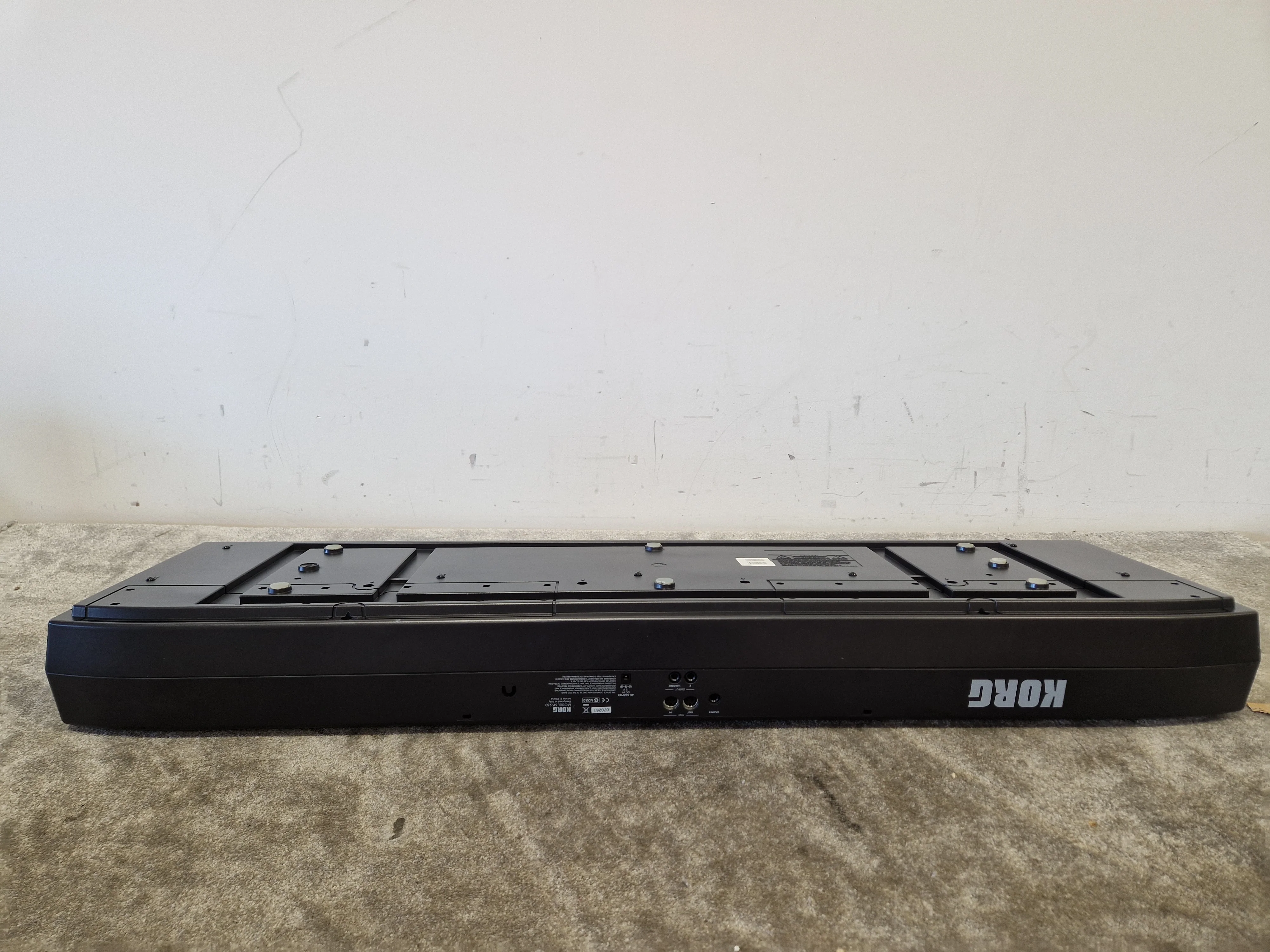Korg SP-250 - Digital Piano - Silver/Black - Excellent w/ Power Supply & Original Box - Image 3