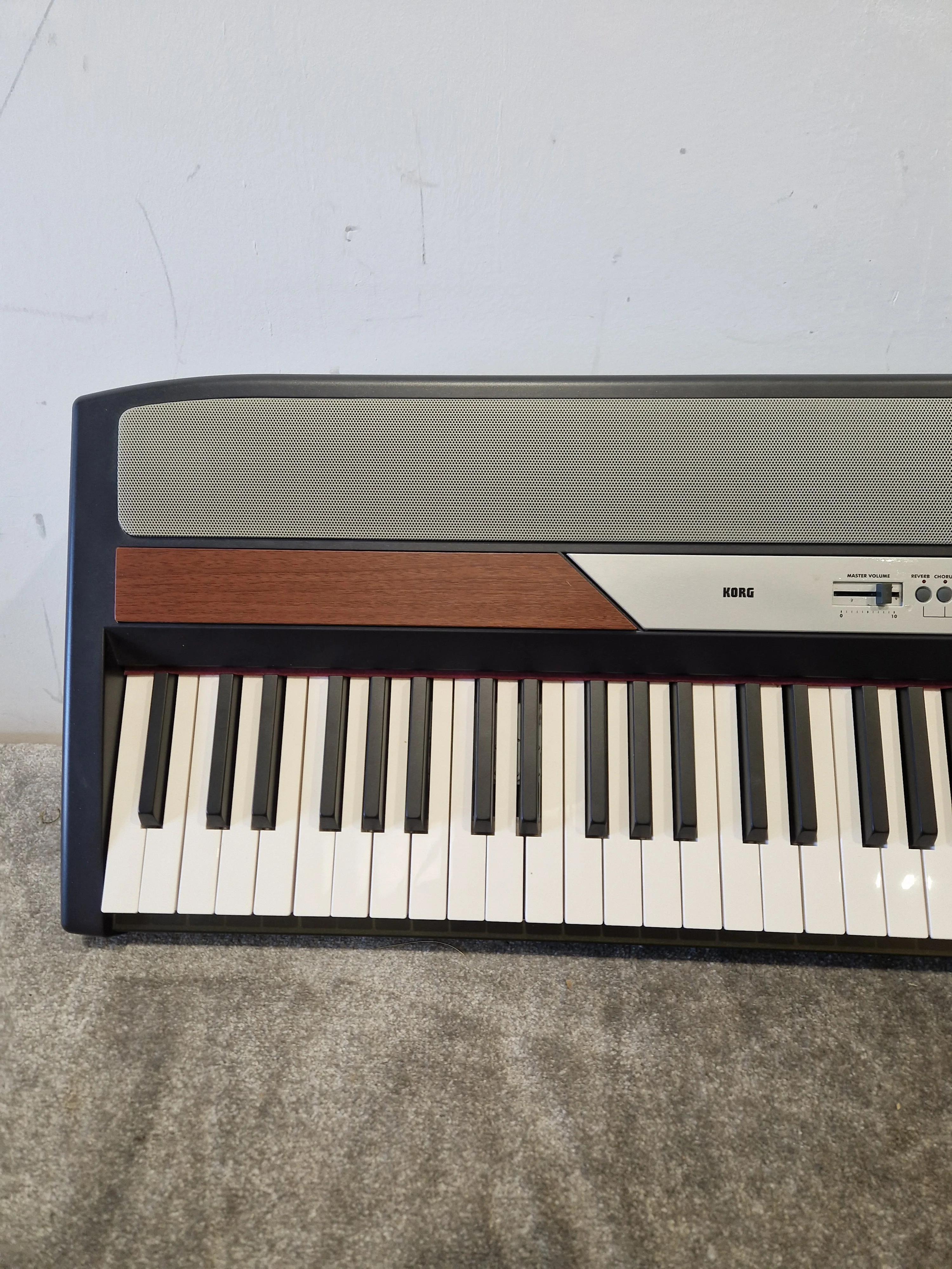 Korg SP-250 - Digital Piano - Silver/Black - Excellent w/ Power Supply & Original Box - Image 8