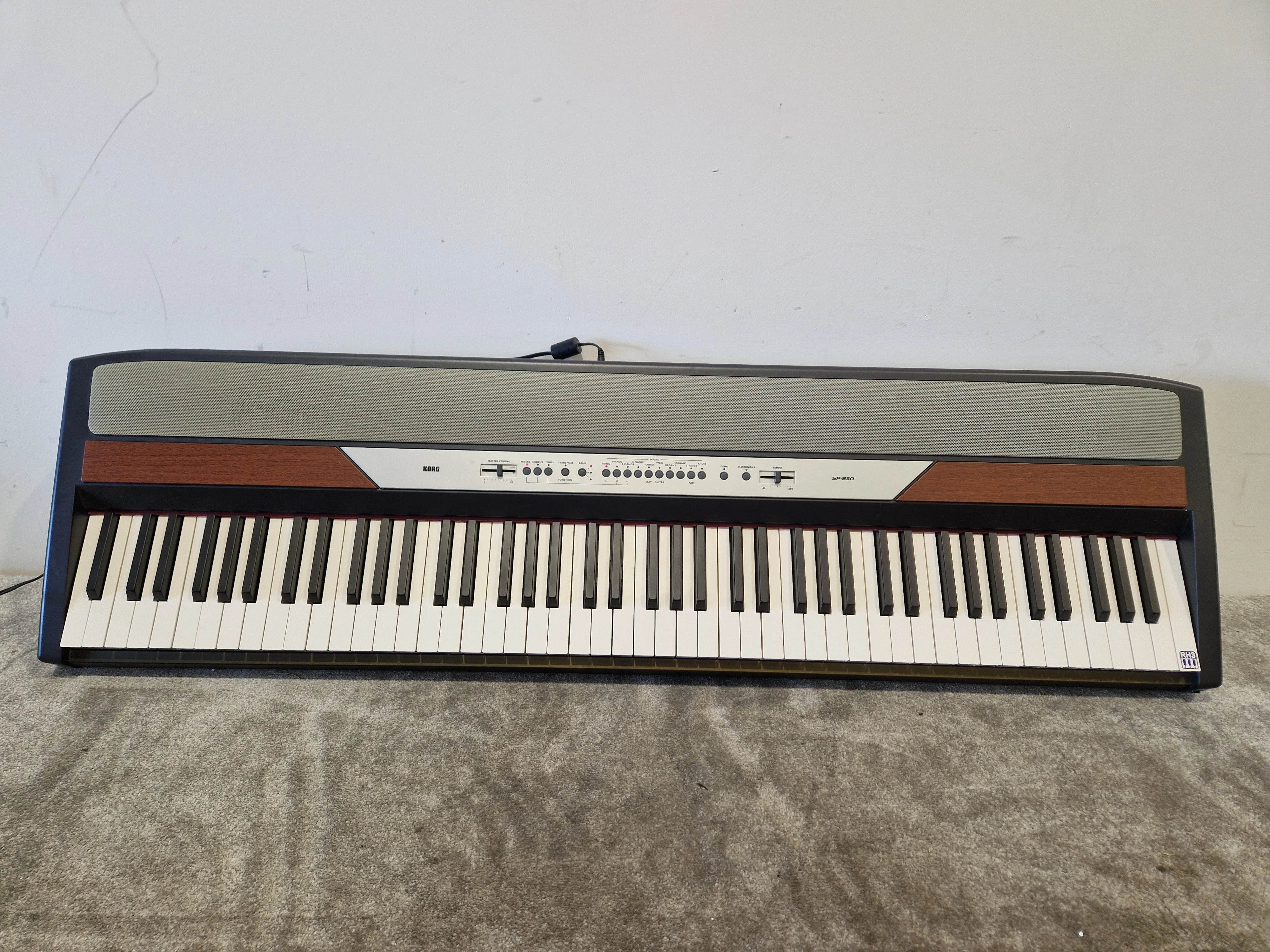 Korg SP-250 - Digital Piano - Silver/Black - Excellent w/ Power Supply & Original Box - Image 9