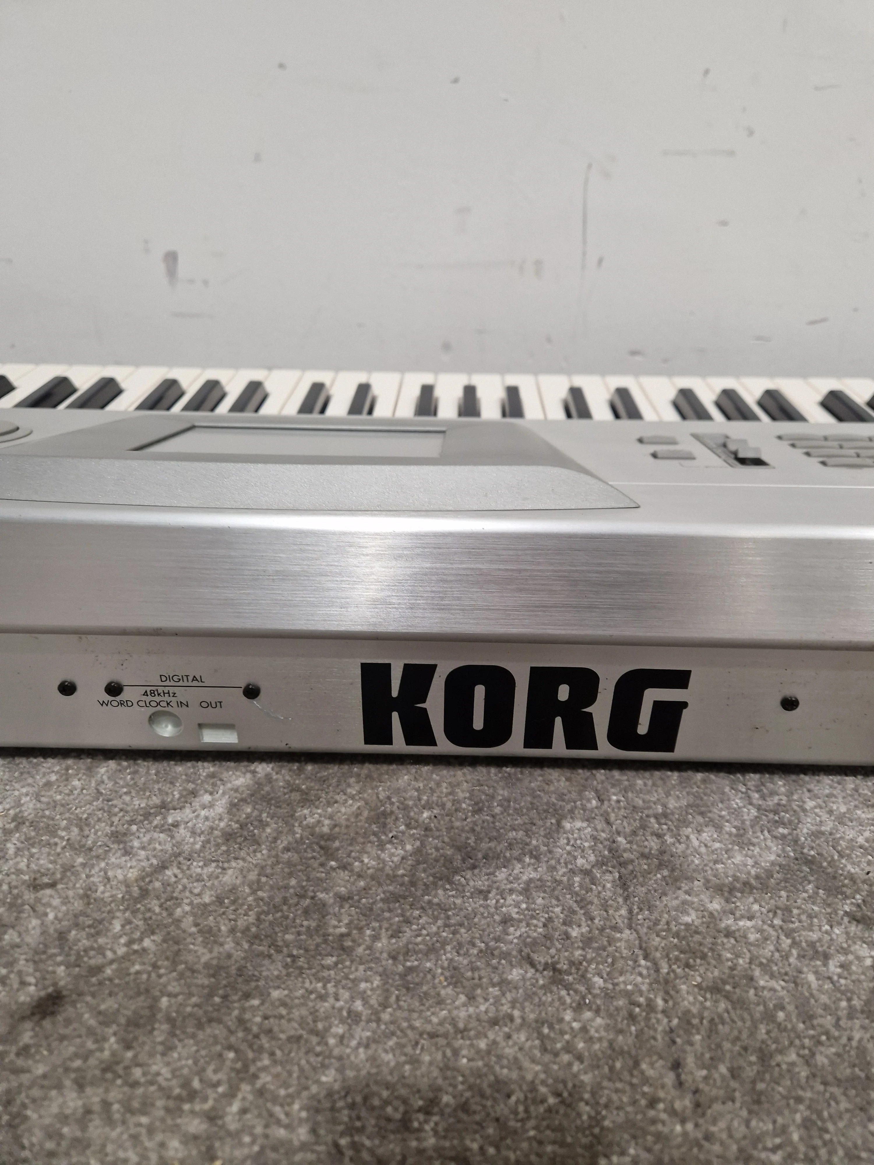 Korg Trinity Plus - Music Workstation/Synthesizer - Silver - Excellent w/ Original Box & Manuals - Image 3