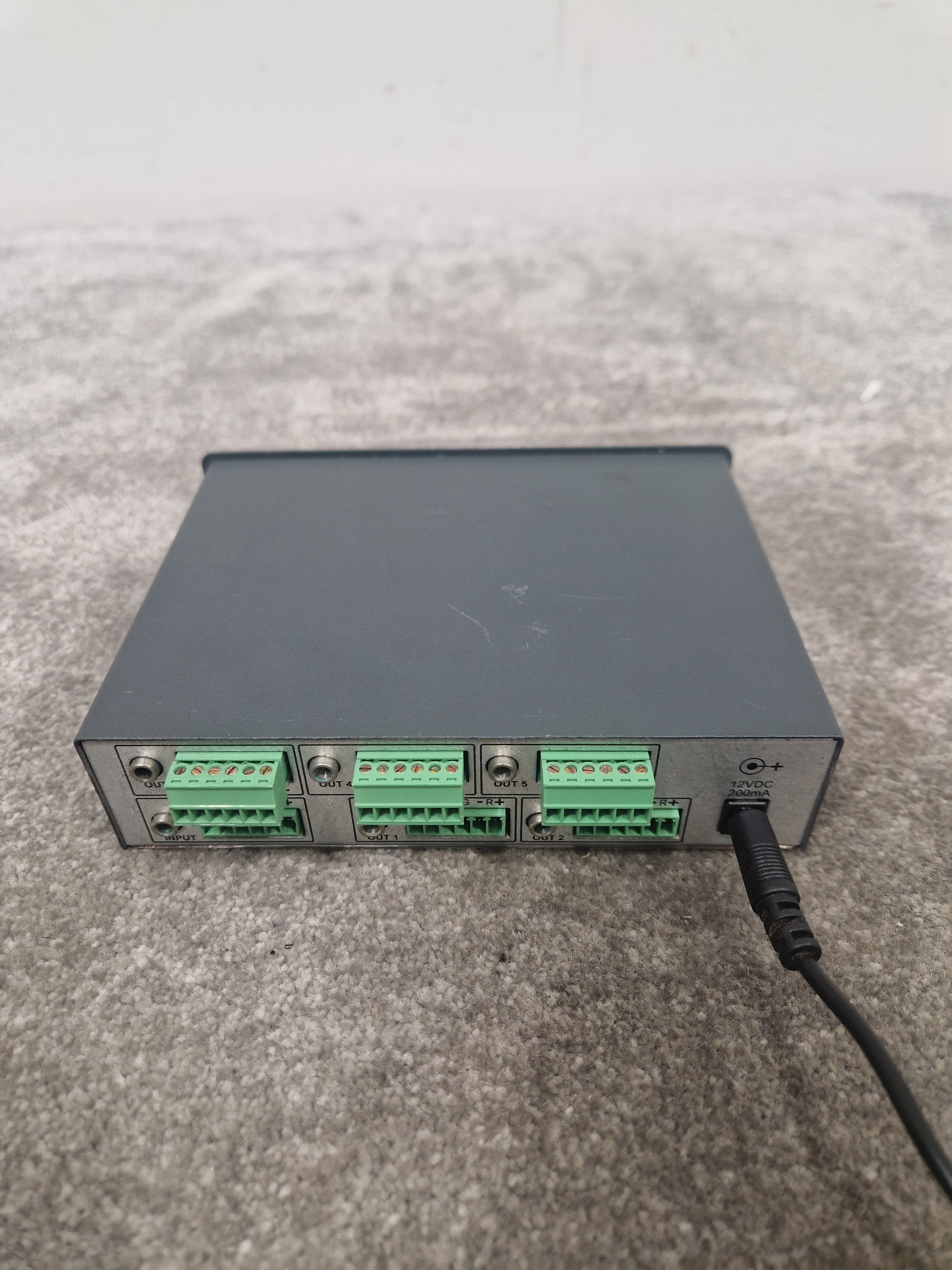 Kramer VM-50AN Audio Distributor - 5-Channel, Balanced Outputs - Very Good - Image 2