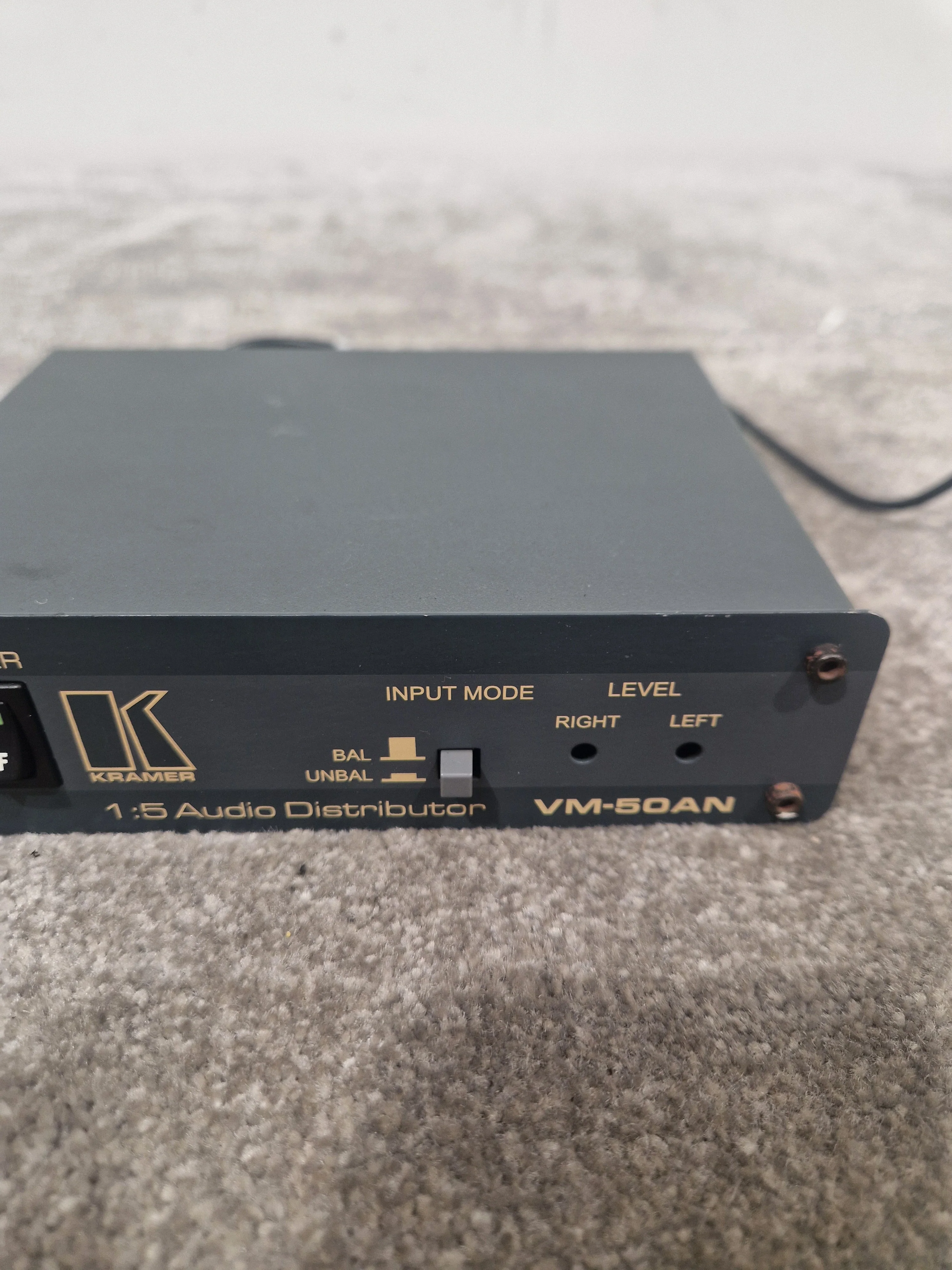 Kramer VM-50AN Audio Distributor - 5-Channel, Balanced Outputs - Very Good - Image 4