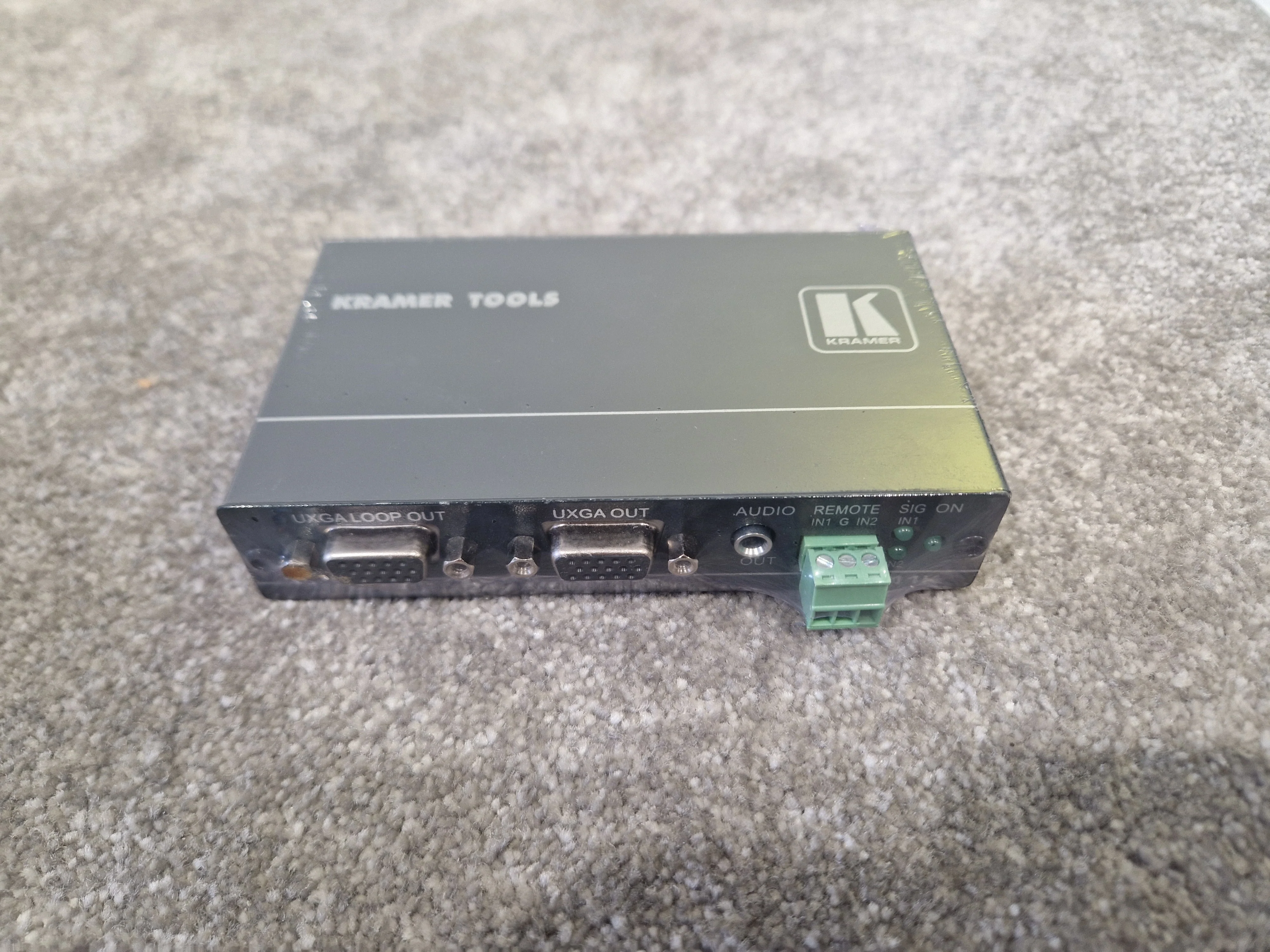 Kramer VP-211K – 2-Way VGA/UXGA Distribution Amplifier – Factory Sealed New - Image 3